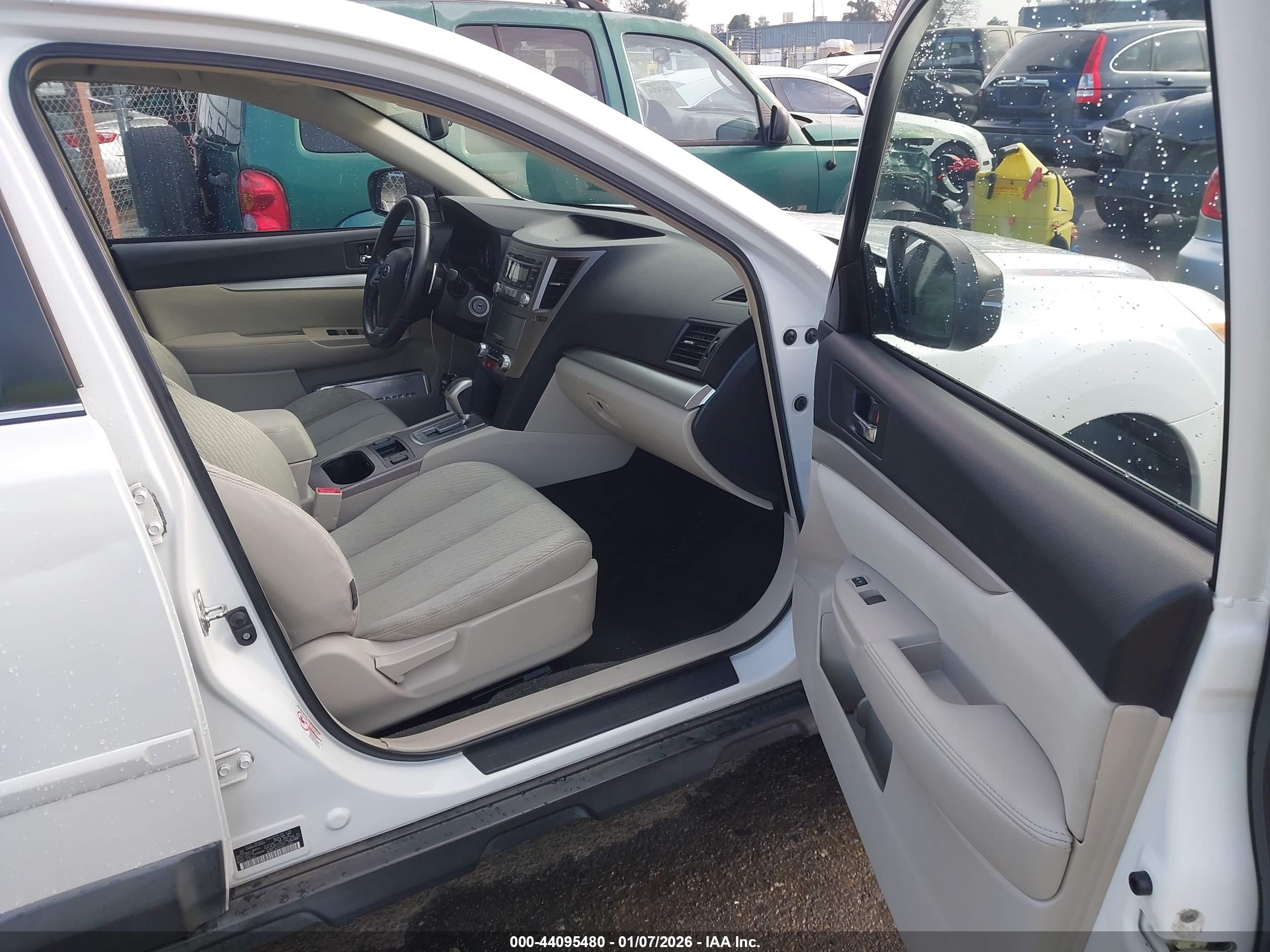 SUBARU OUTBACK image 5