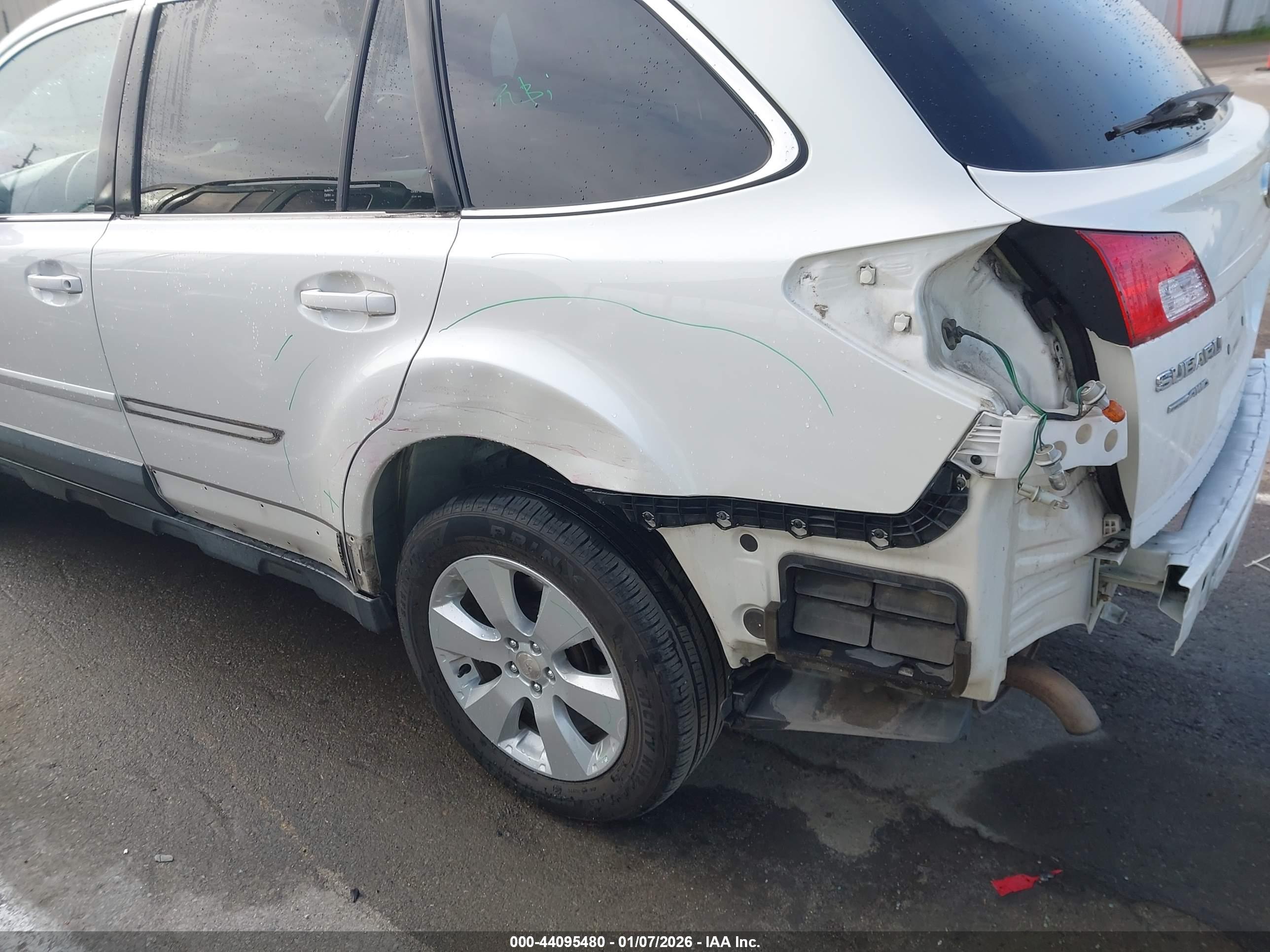 SUBARU OUTBACK image 6