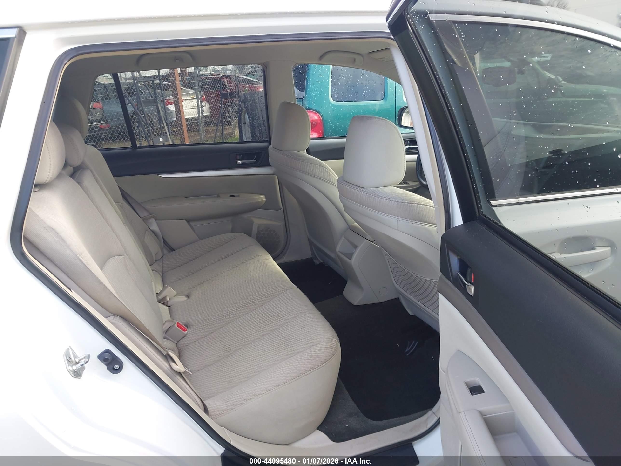 SUBARU OUTBACK image 8