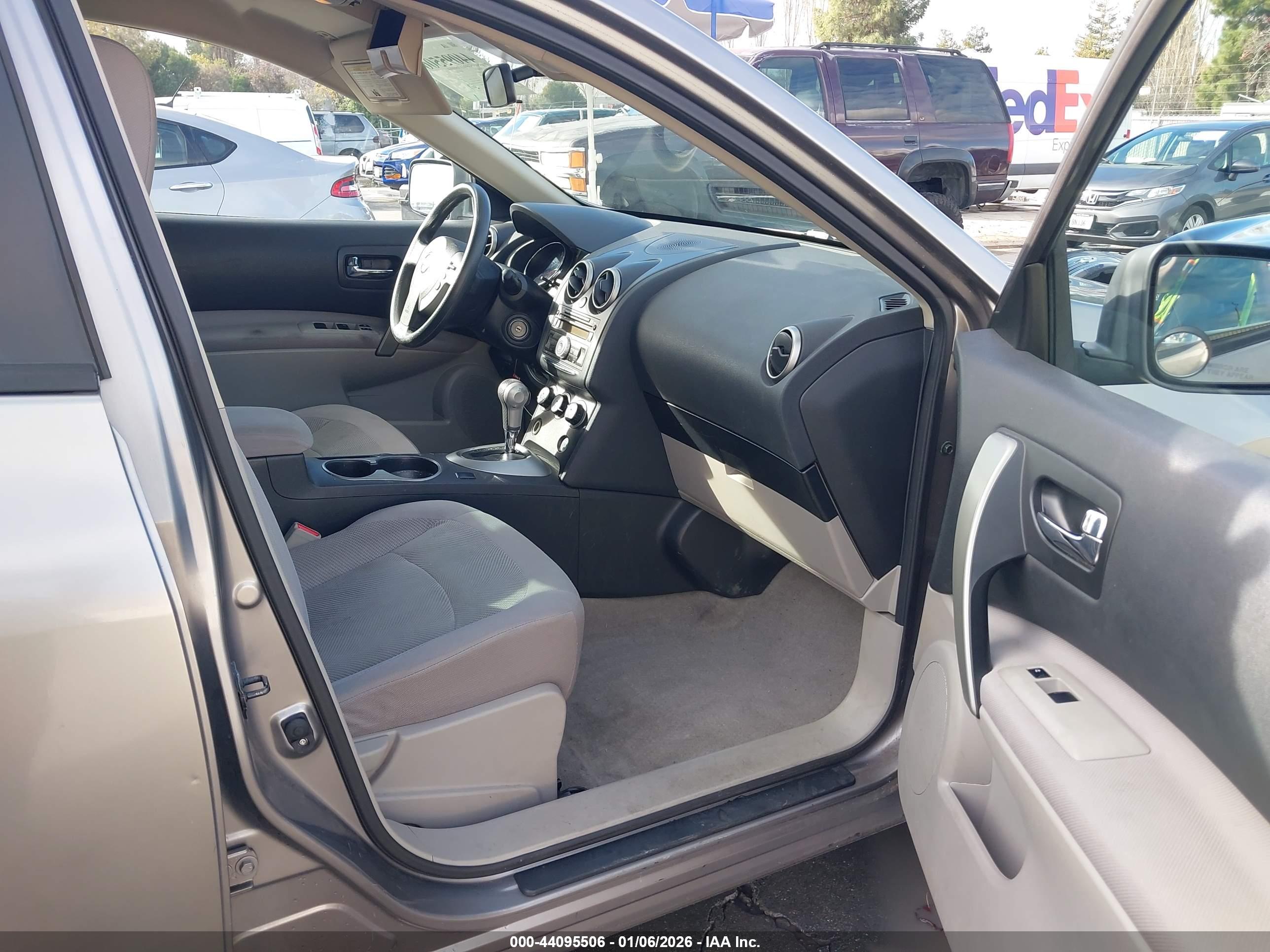 NISSAN ROGUE image 5