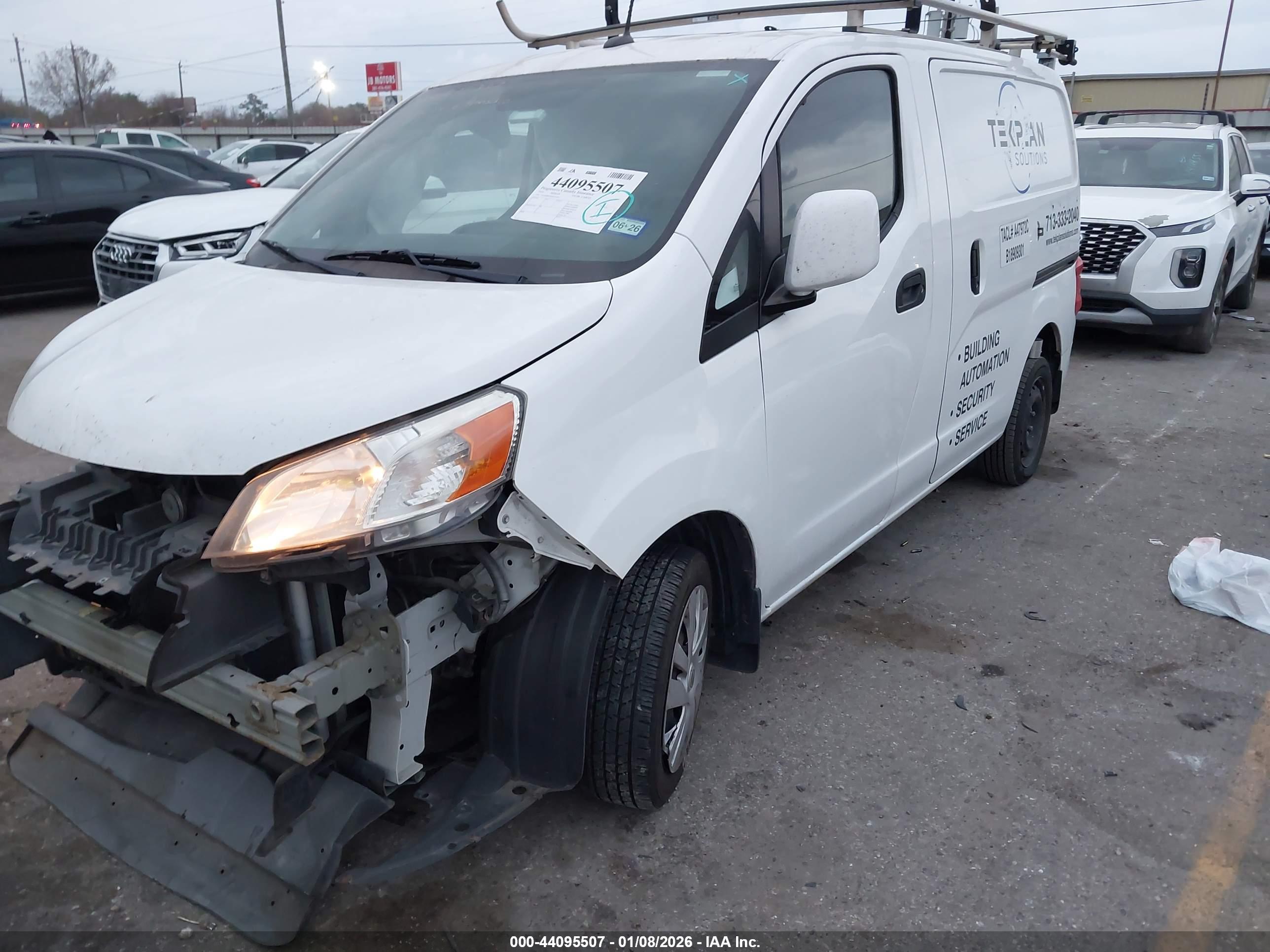 NISSAN NV200 image 2