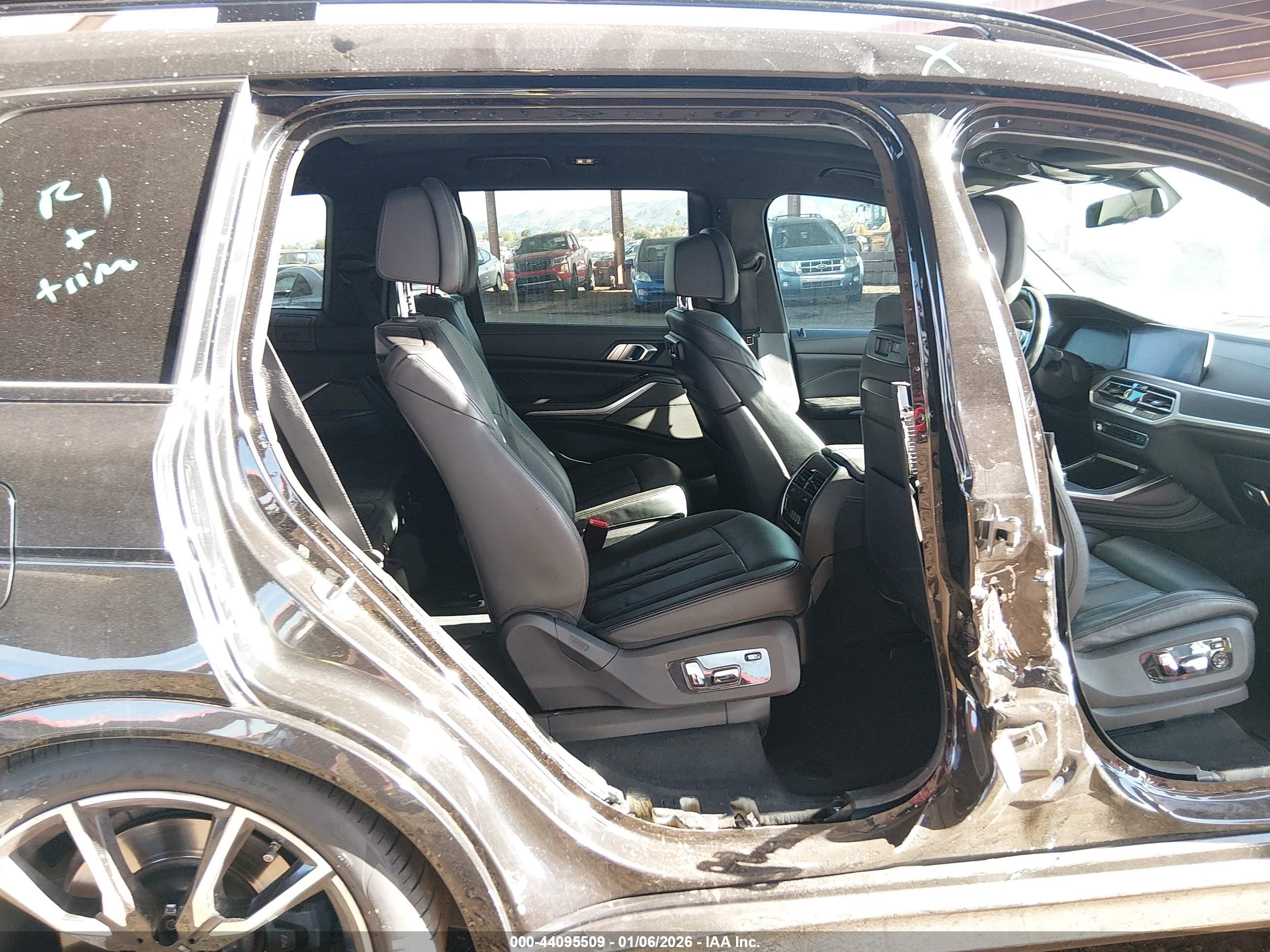 BMW X7 image 8