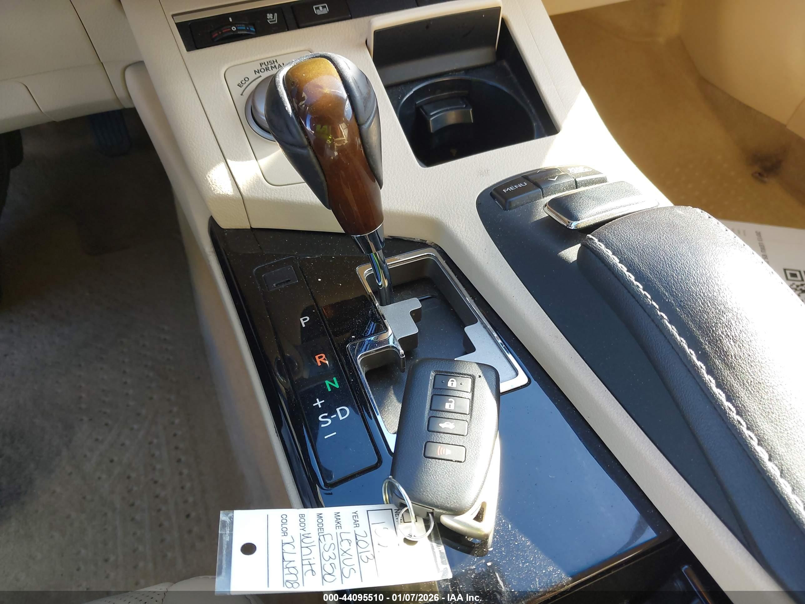 LEXUS ES image 11