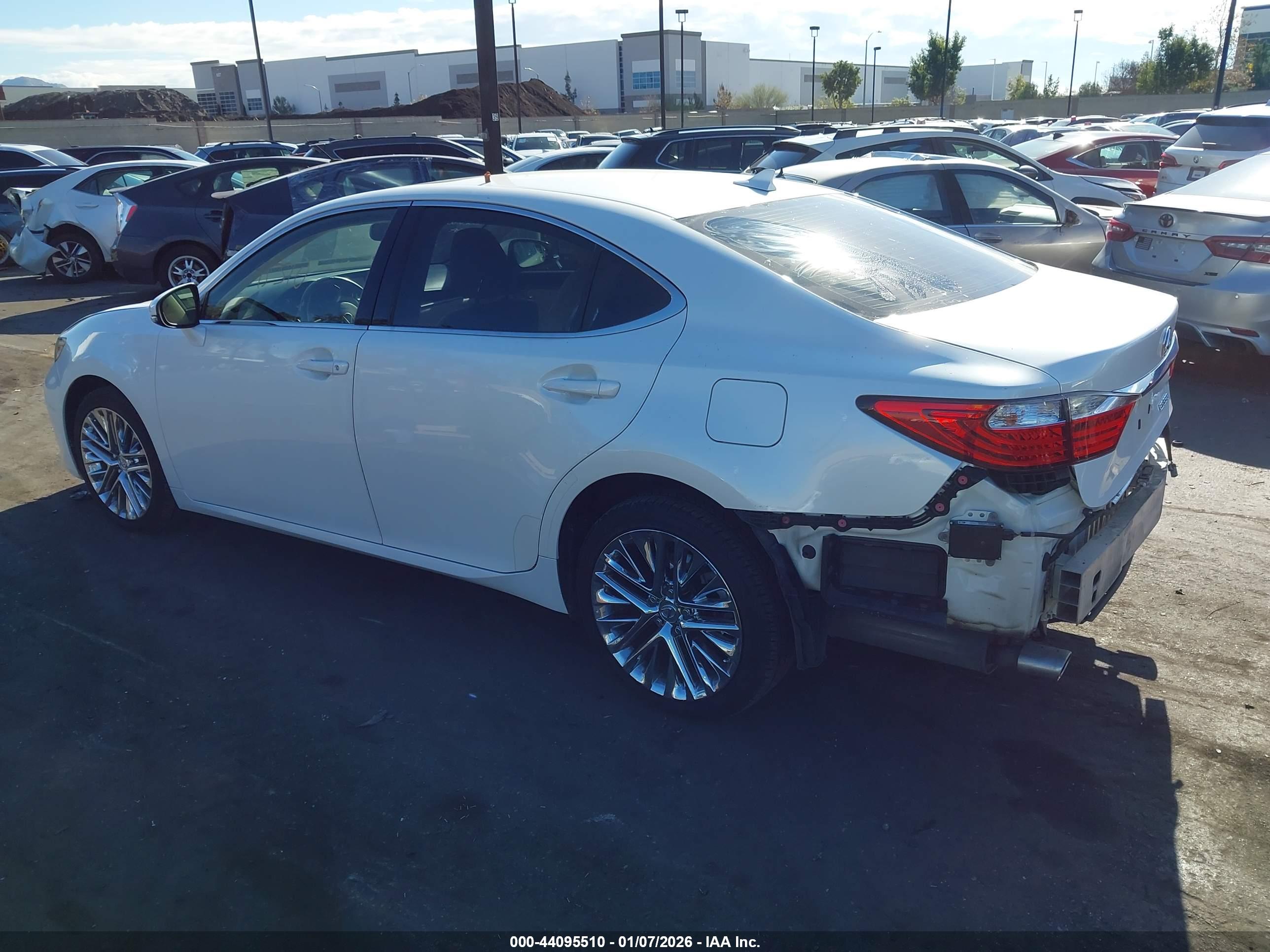 LEXUS ES image 3