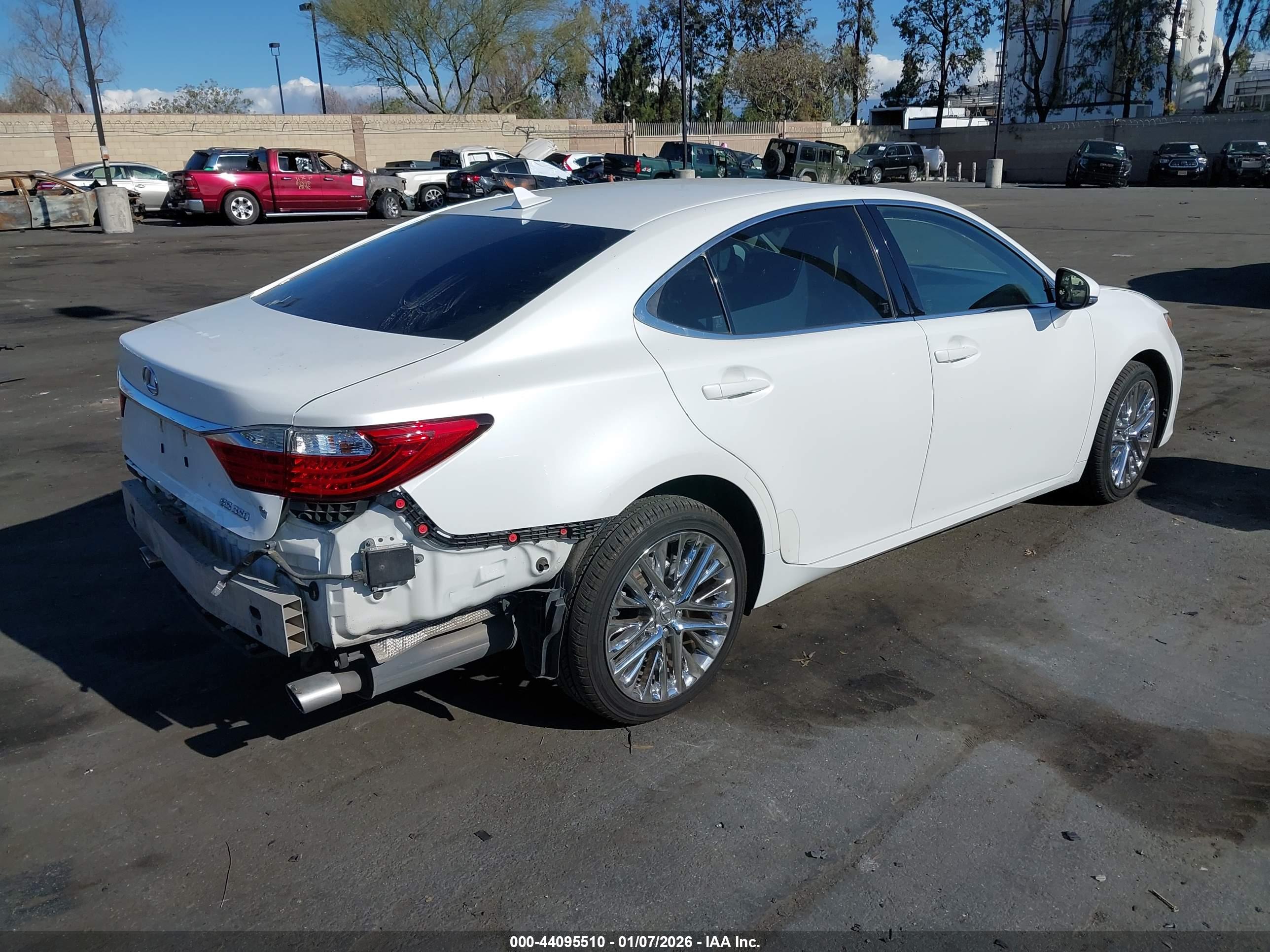 LEXUS ES image 4