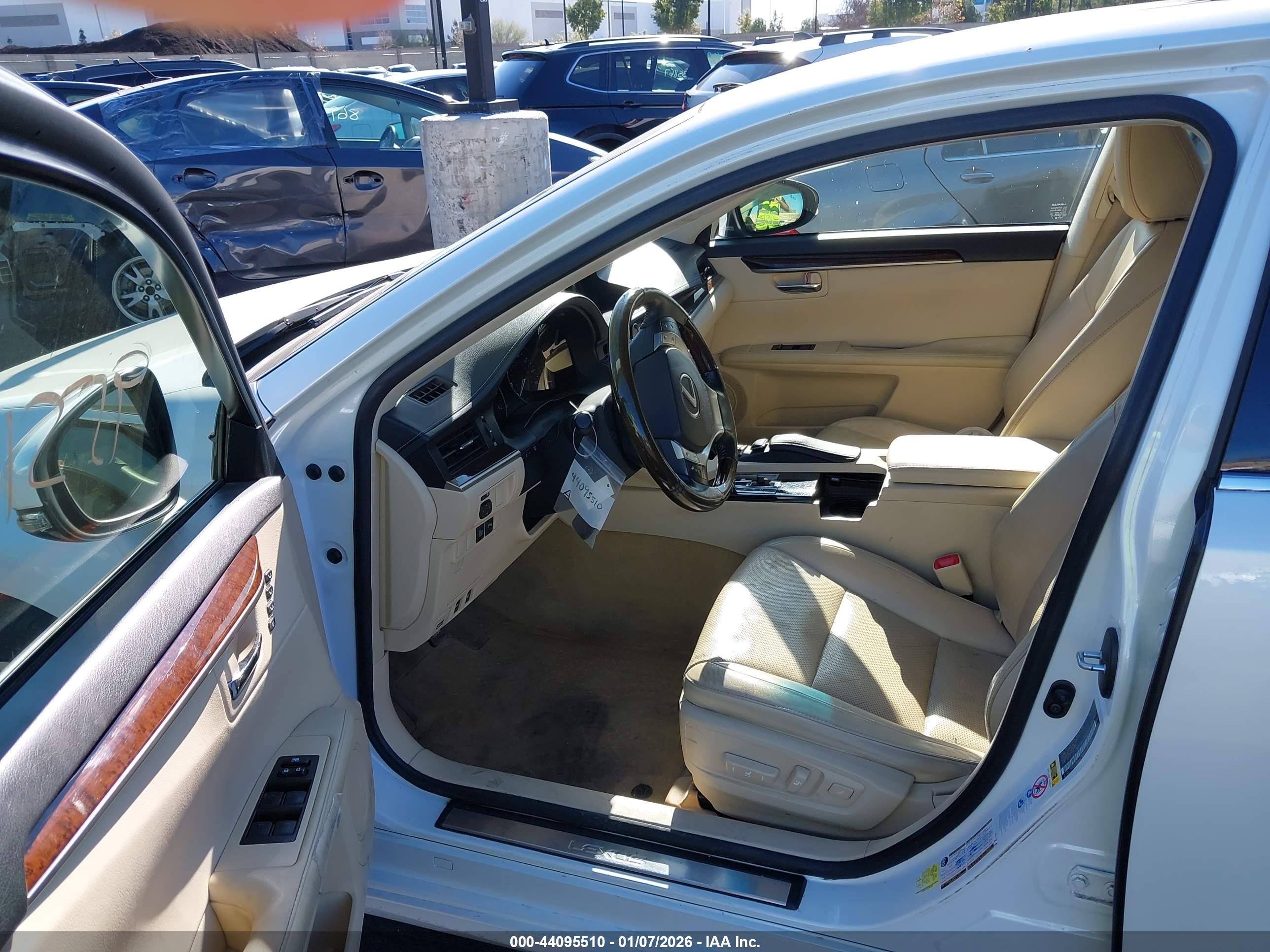 LEXUS ES image 5