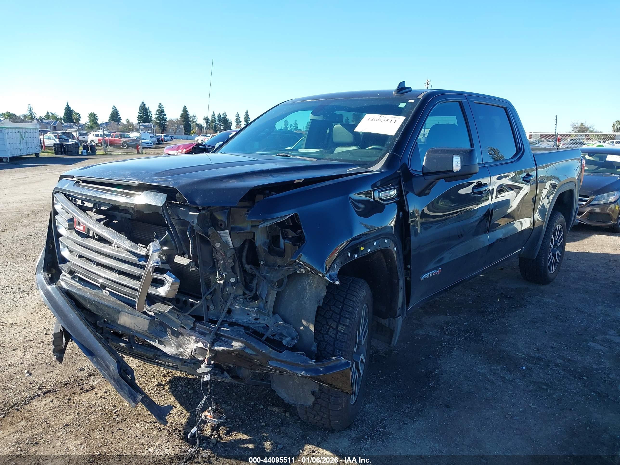 GMC SIERRA image 2