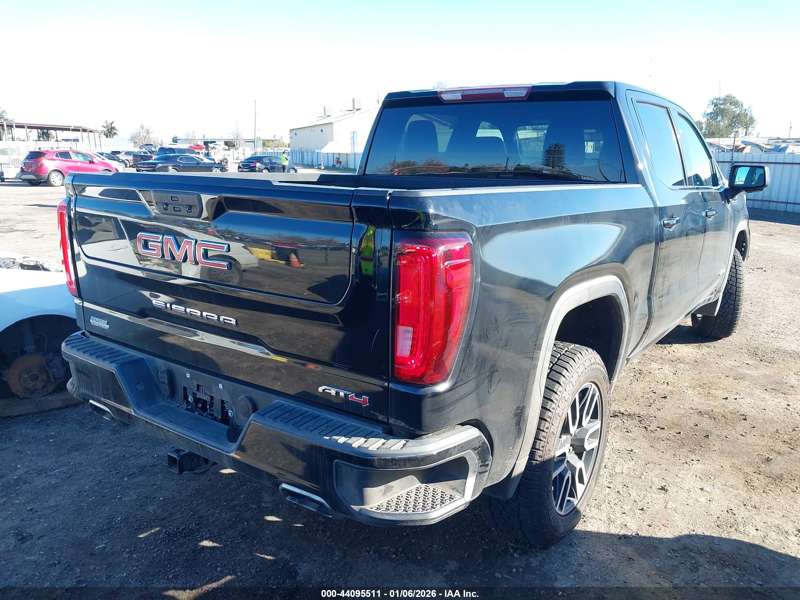 GMC SIERRA image 4