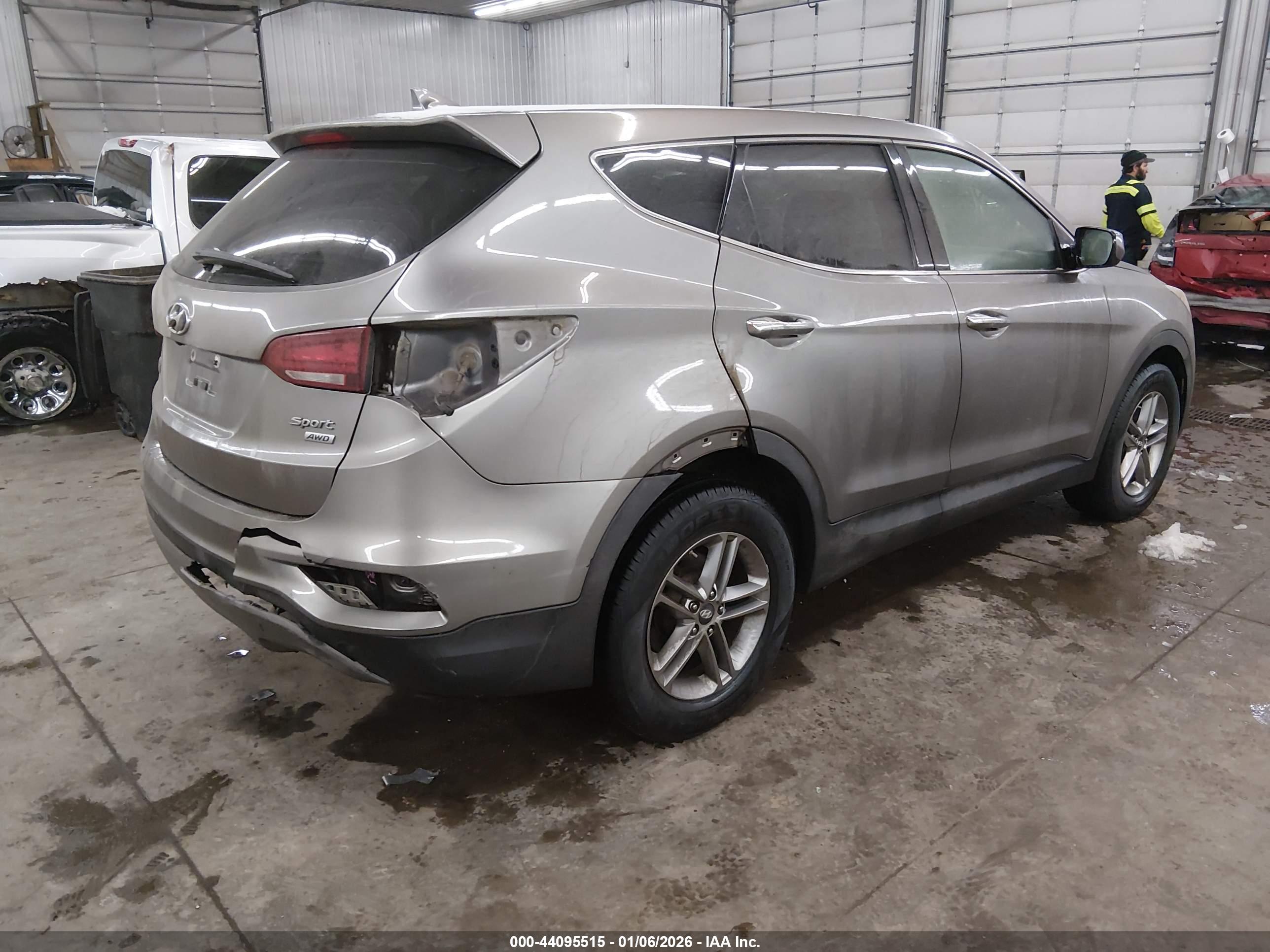 HYUNDAI SANTA image 4