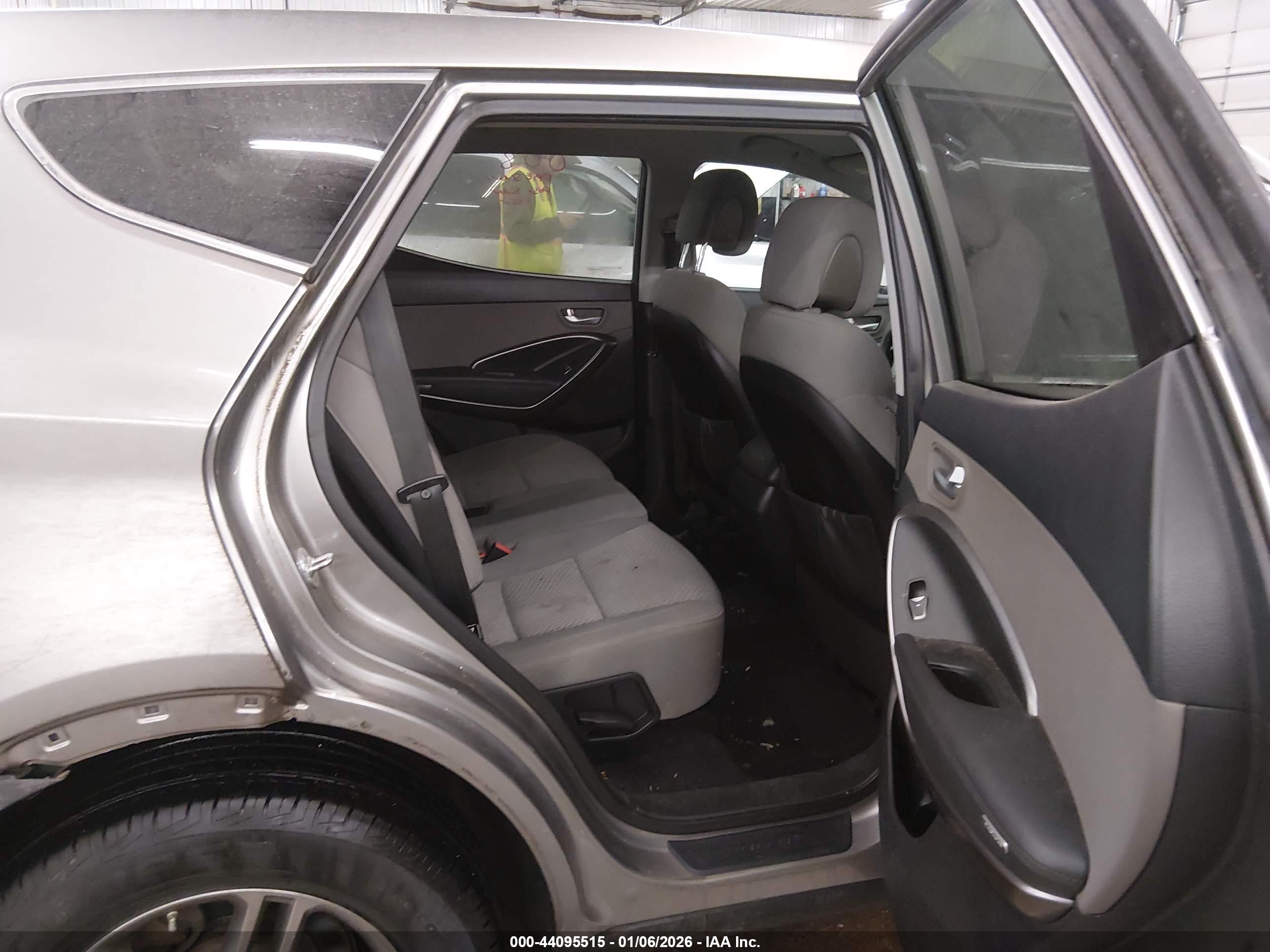 HYUNDAI SANTA image 8