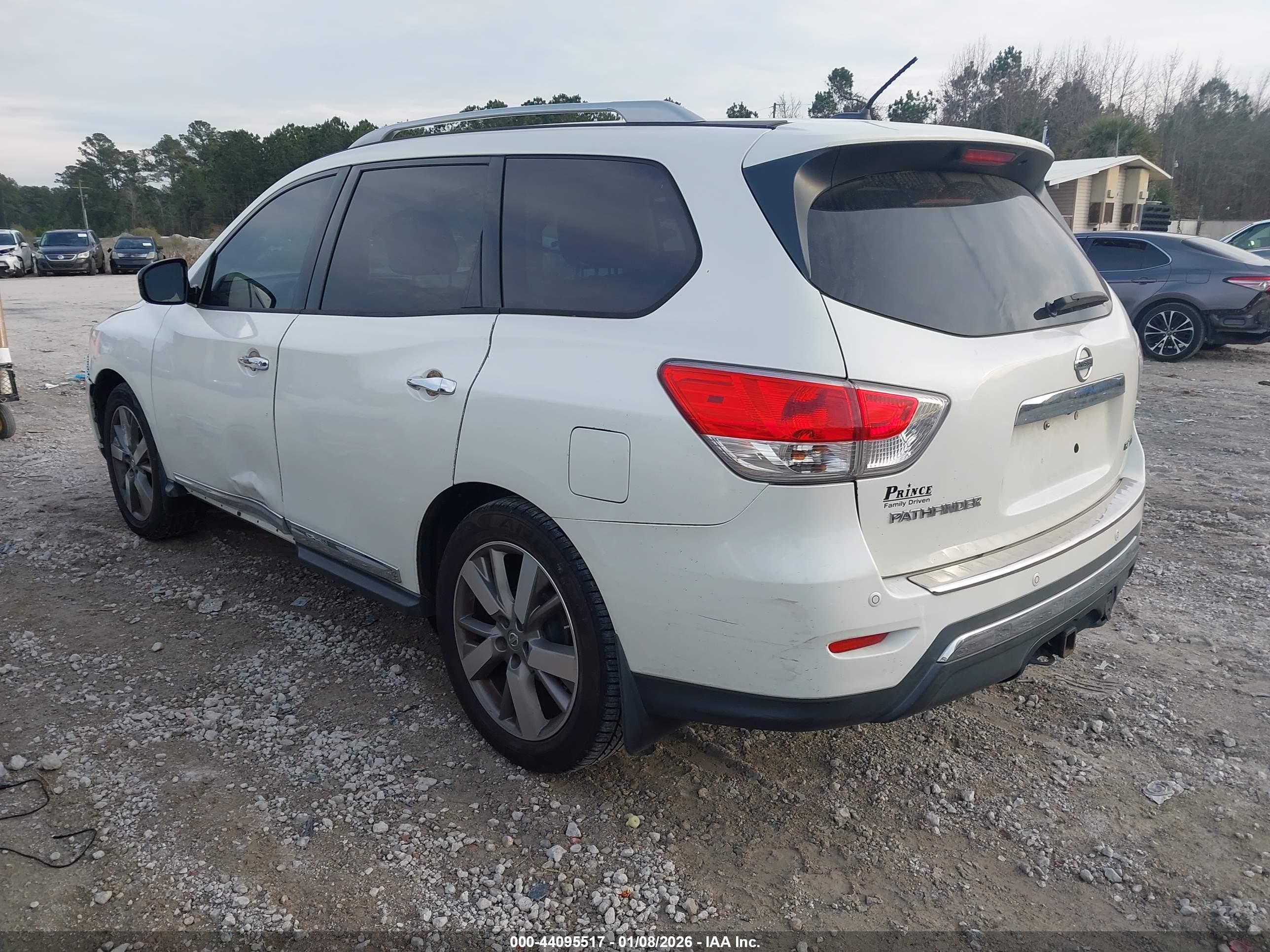 NISSAN PATHFINDER image 3