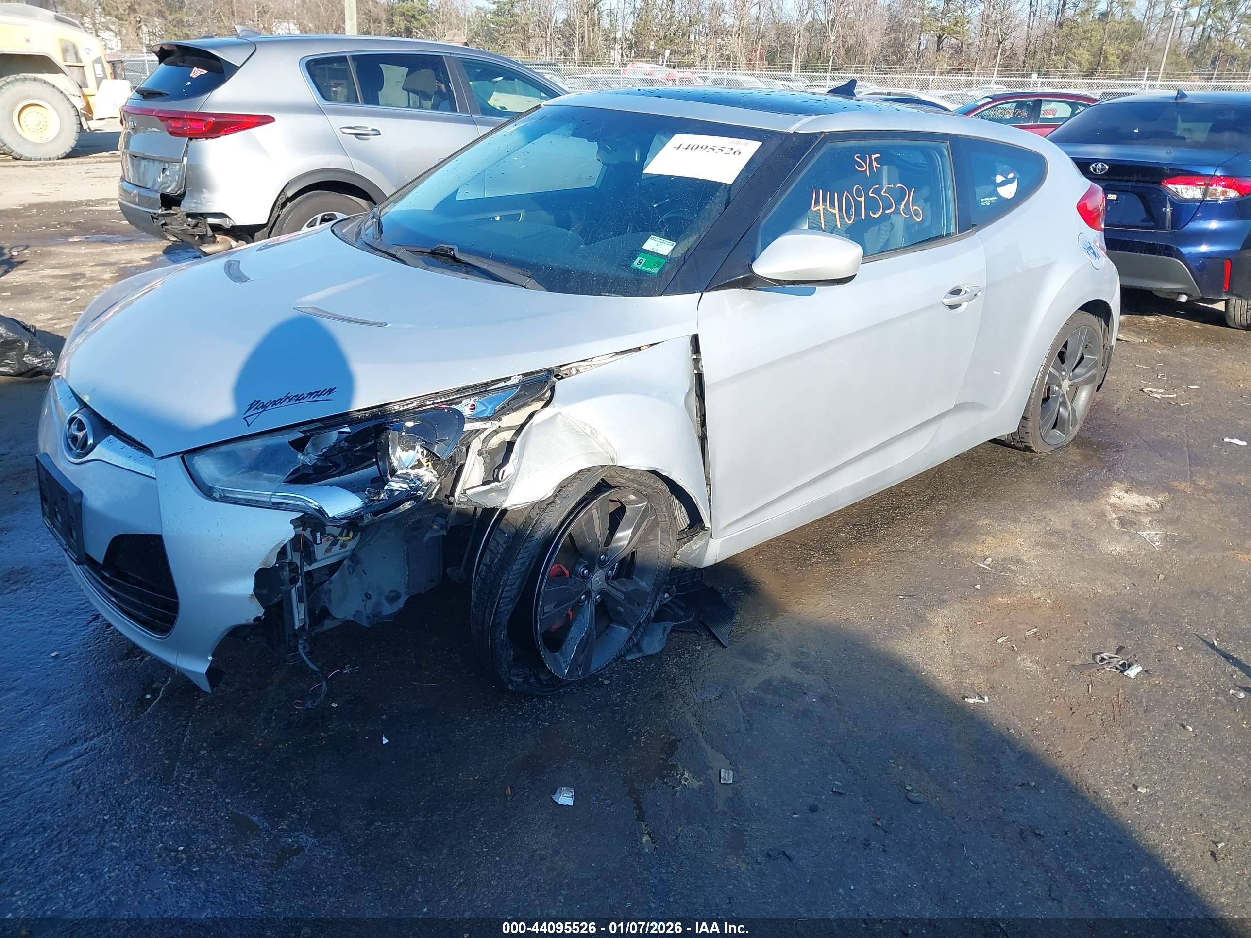 HYUNDAI VELOSTER image 2