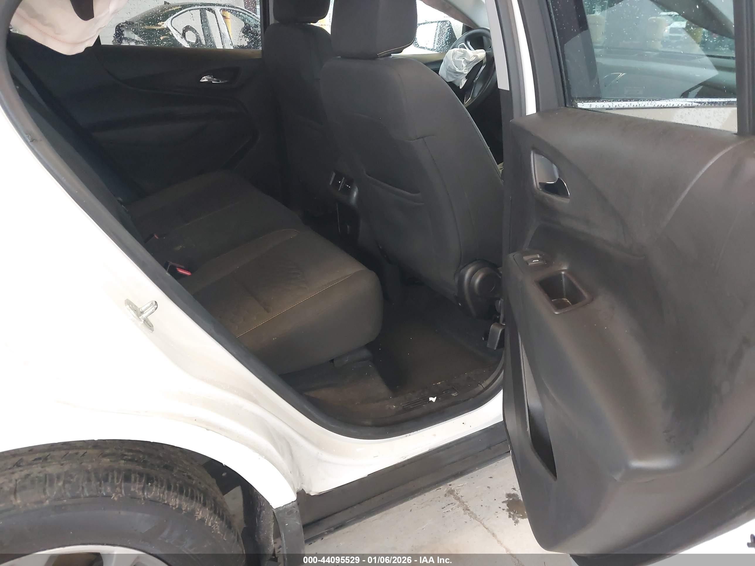 CHEVROLET EQUINOX image 8