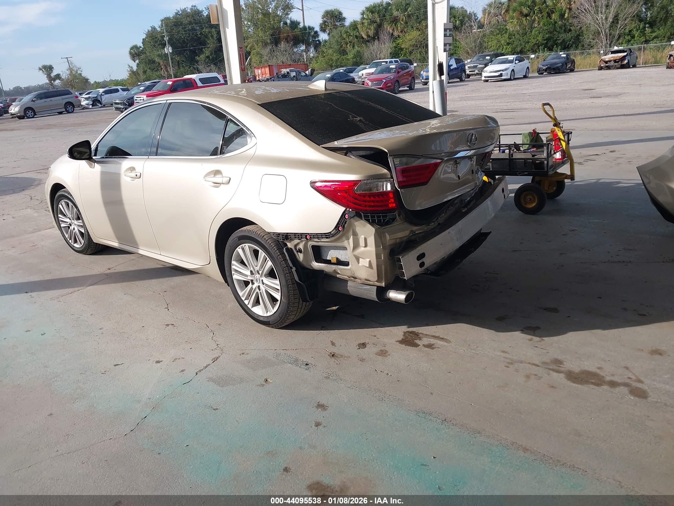 LEXUS ES image 3