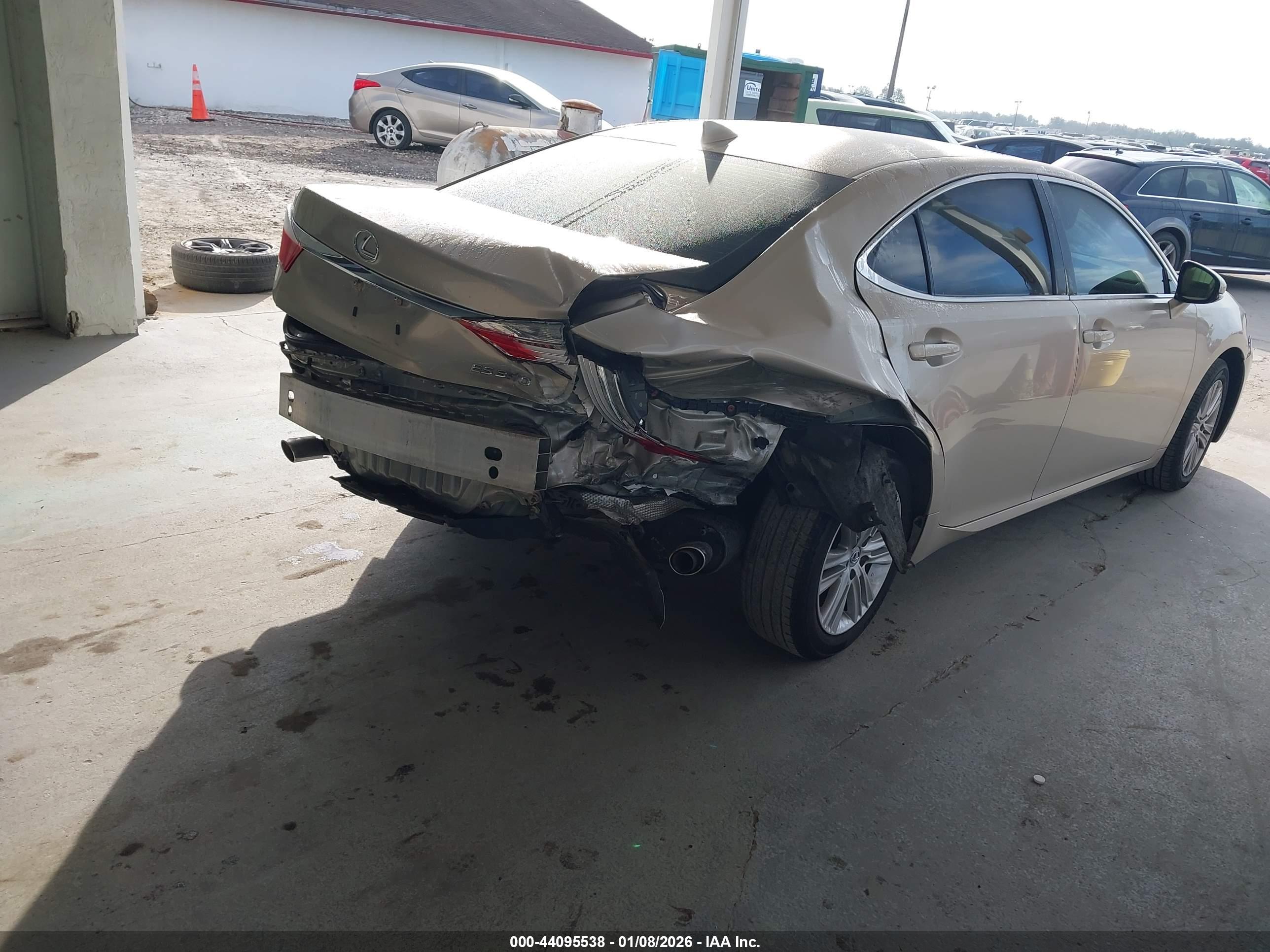 LEXUS ES image 4