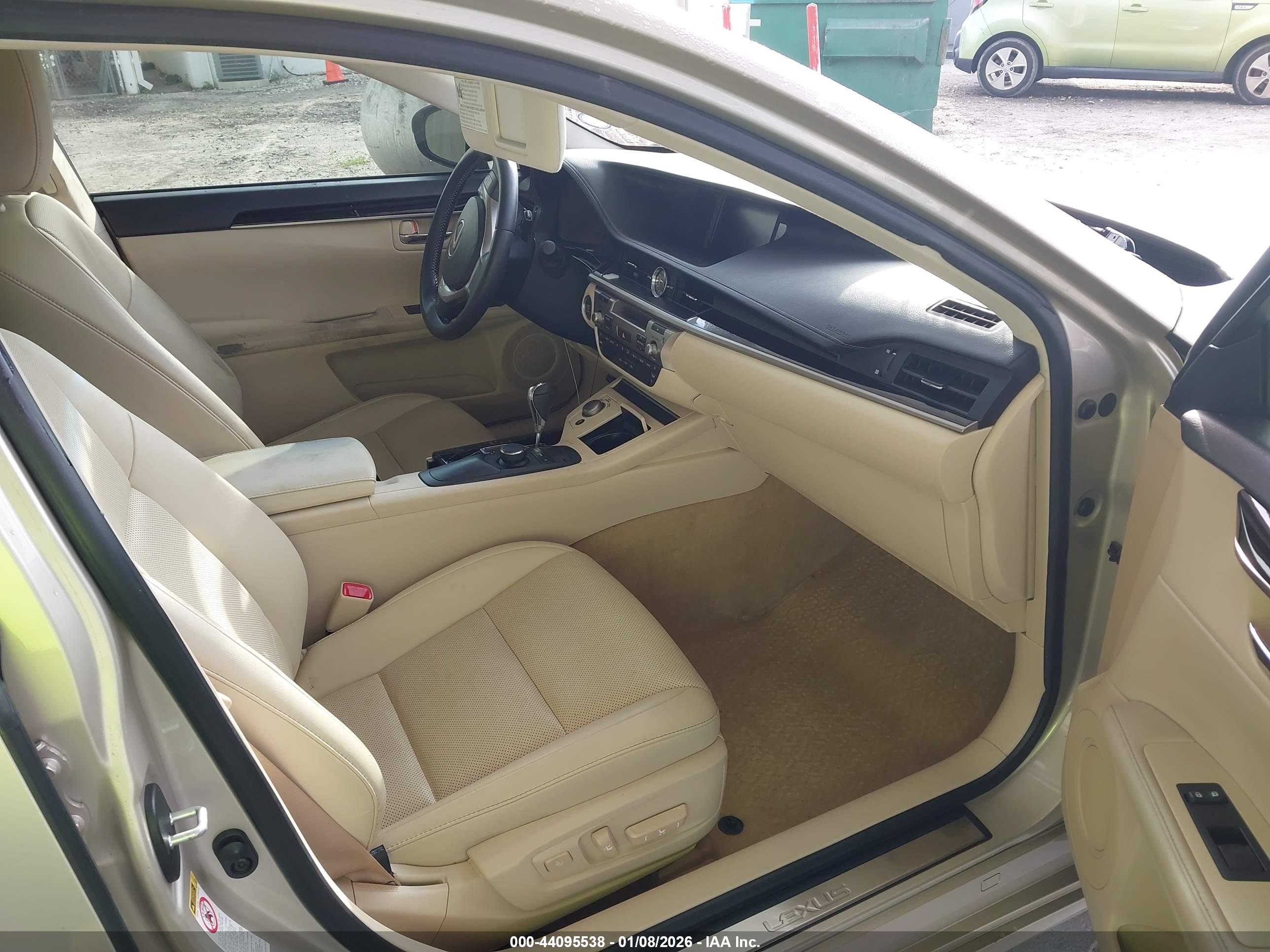 LEXUS ES image 5