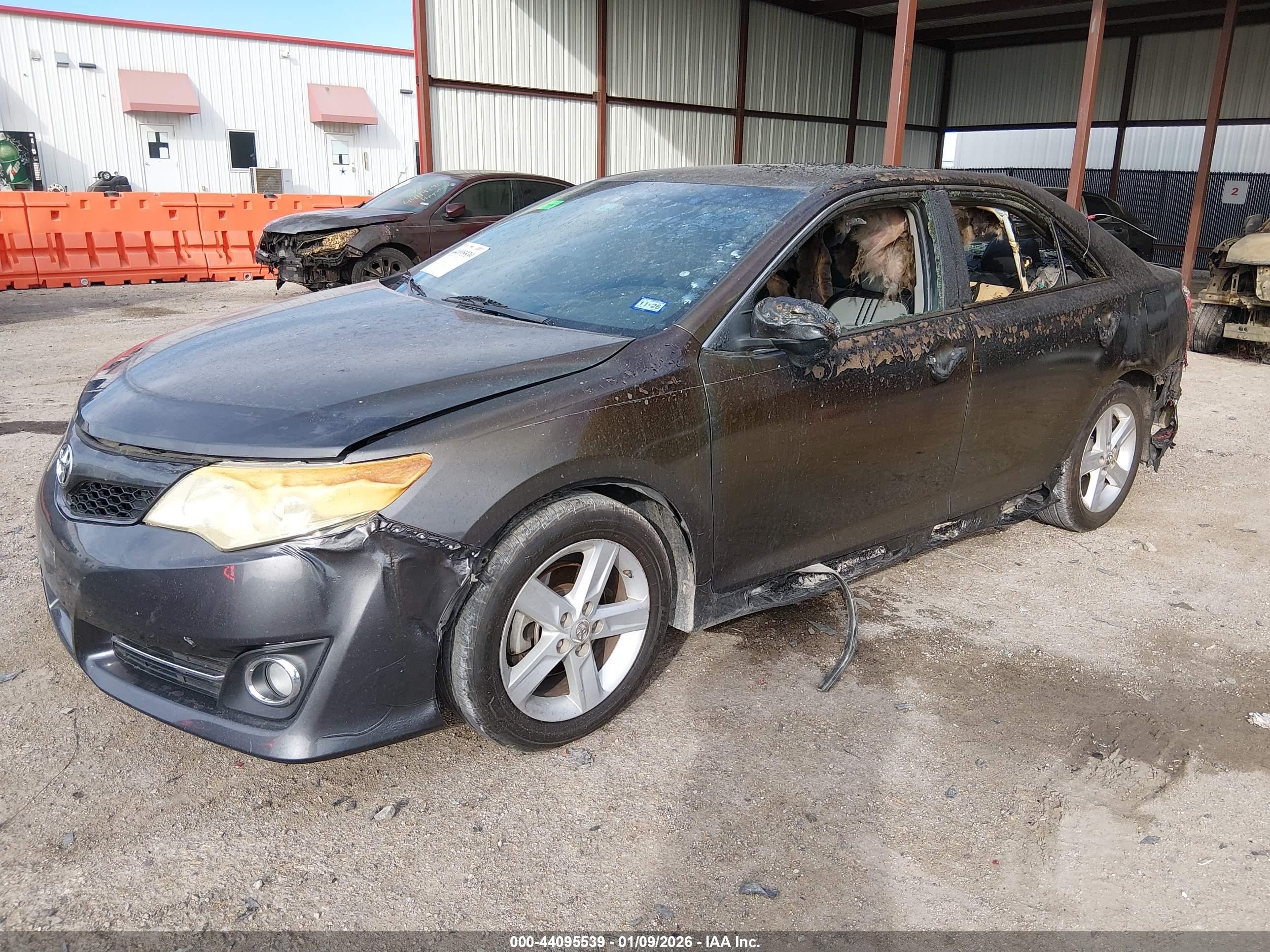 TOYOTA CAMRY image 2