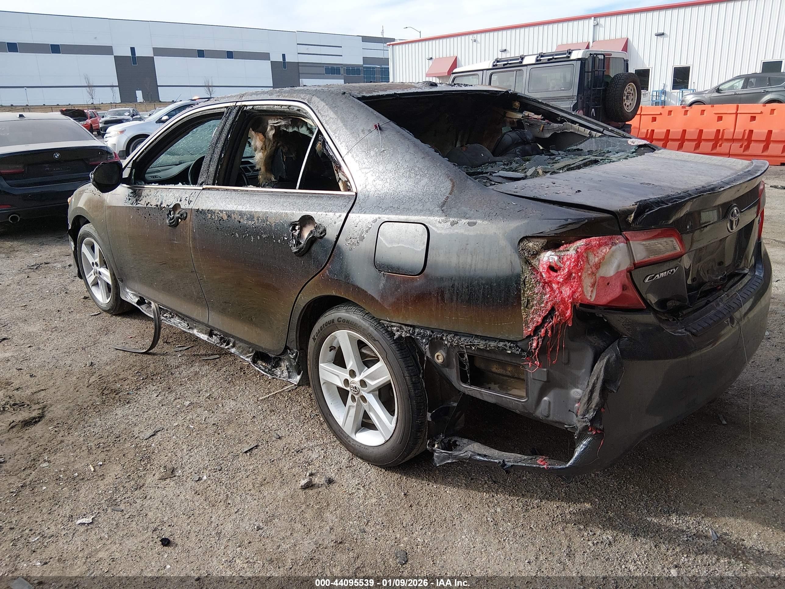 TOYOTA CAMRY image 3