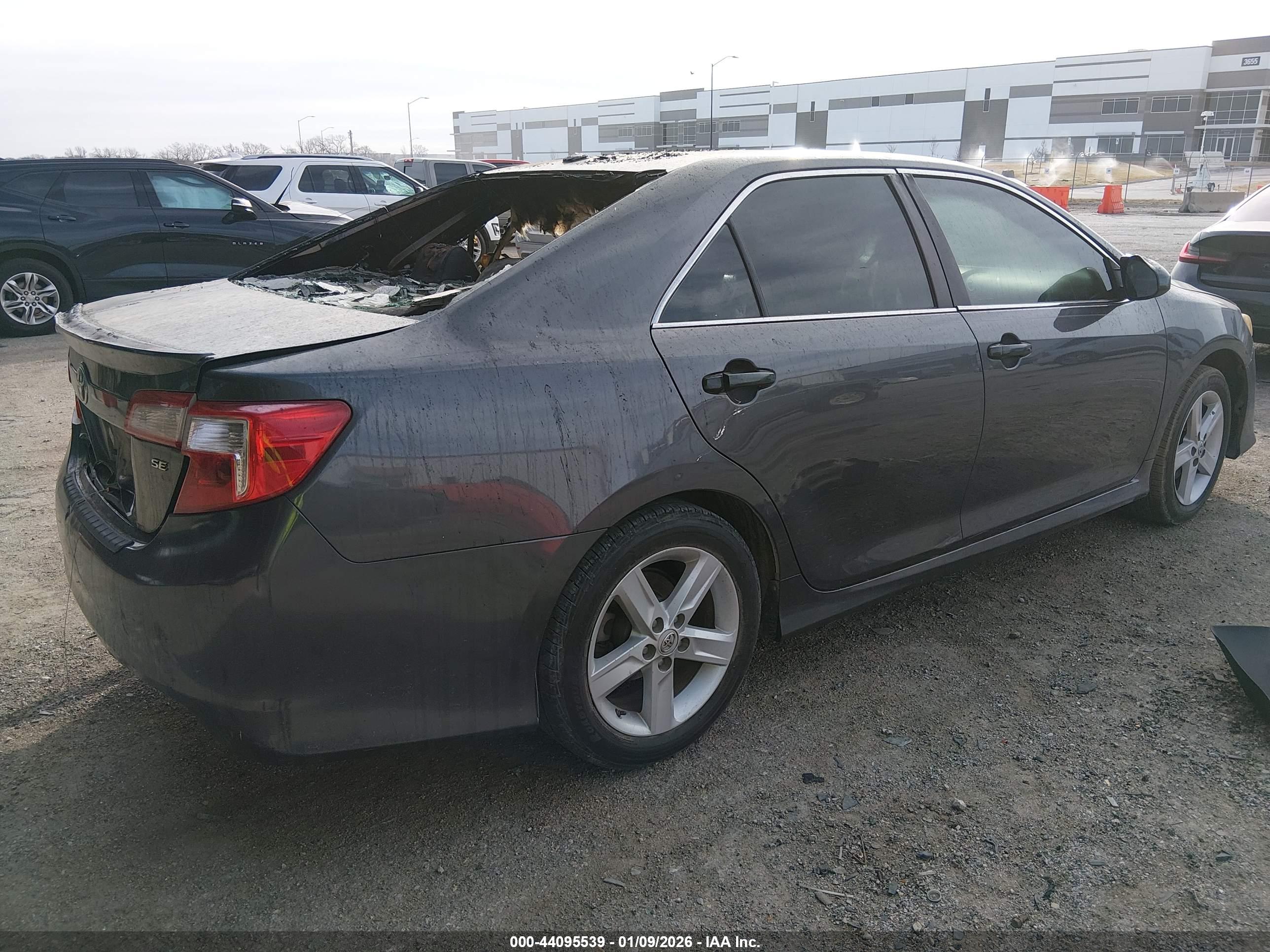 TOYOTA CAMRY image 4