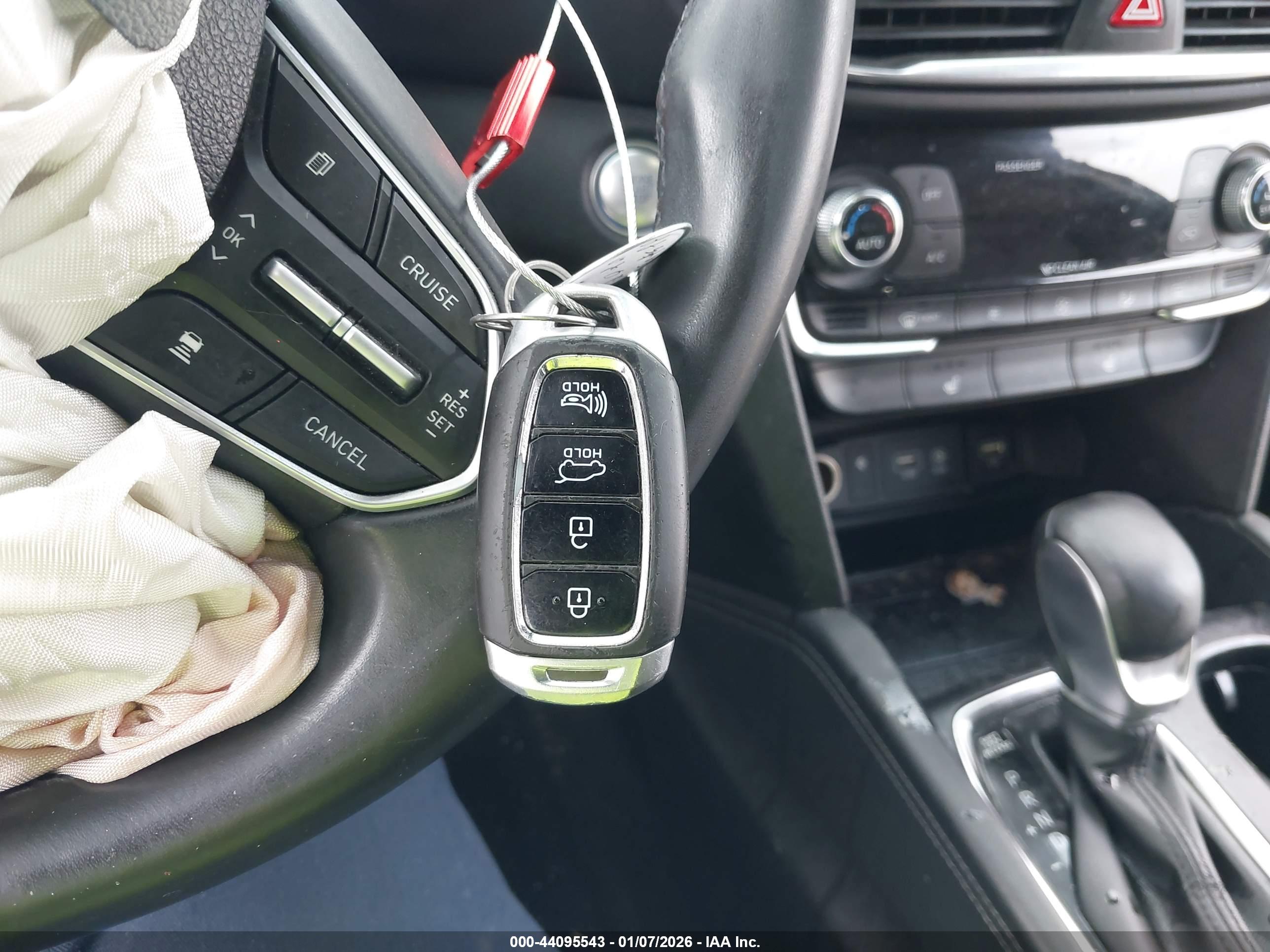 HYUNDAI SANTA image 11