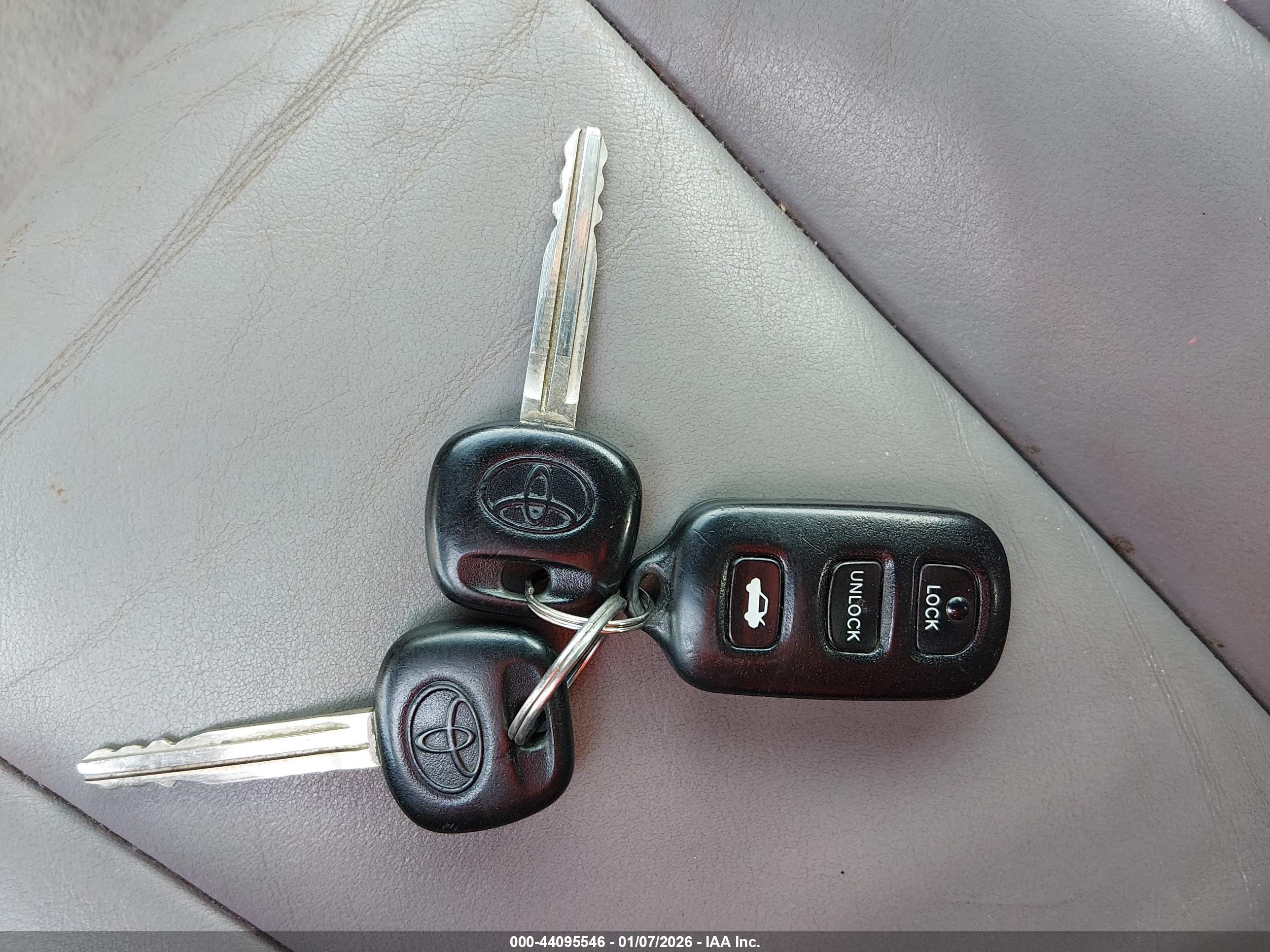 TOYOTA AVALON image 11