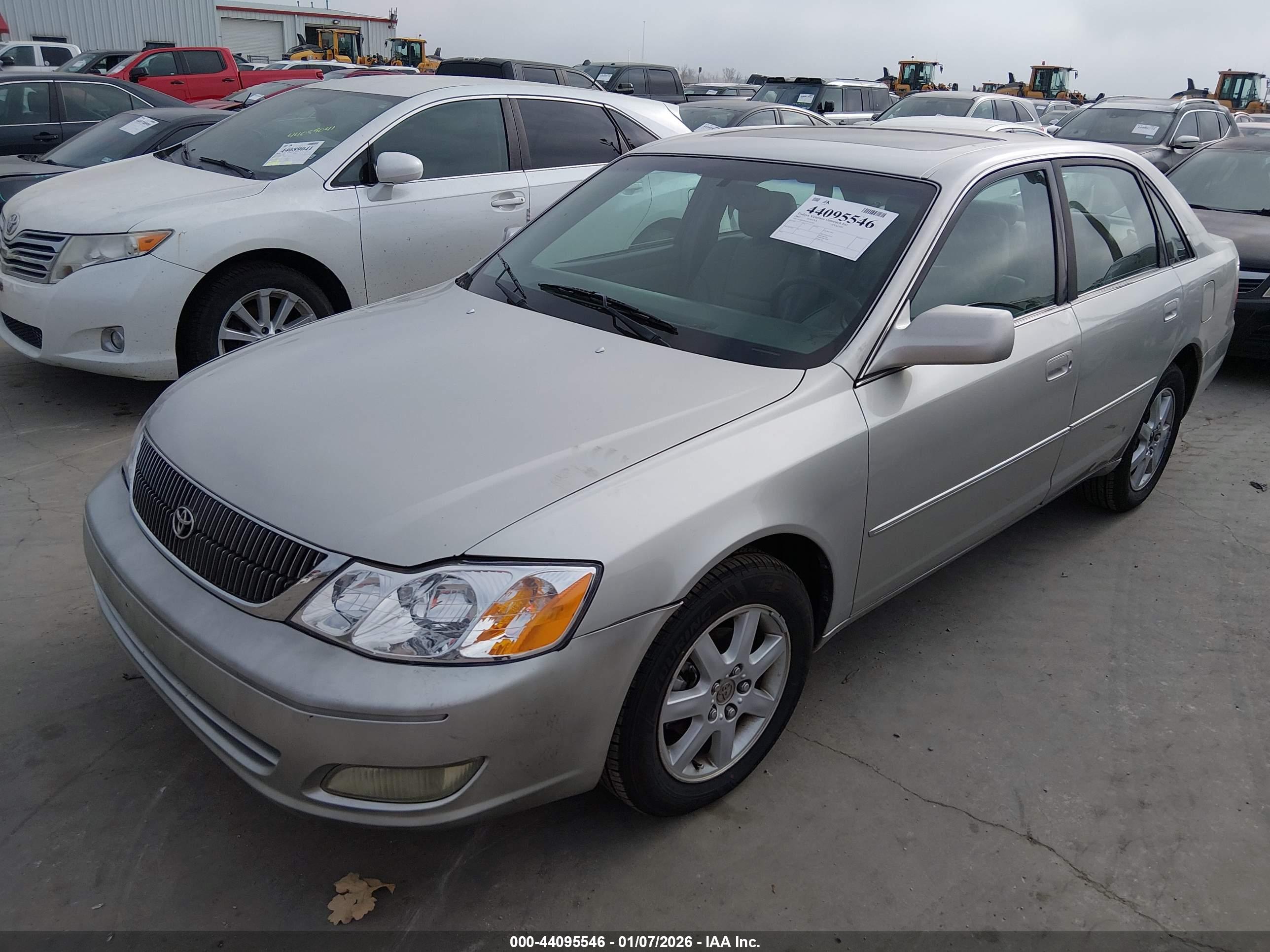 TOYOTA AVALON image 2