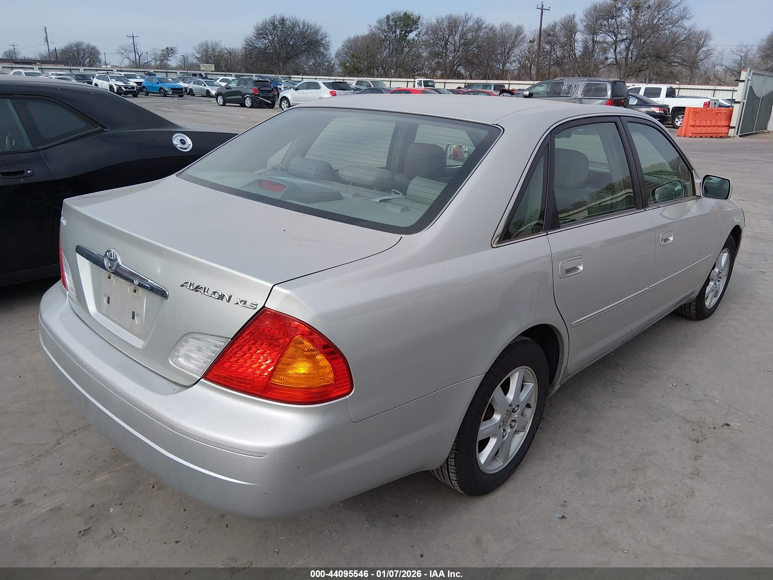 TOYOTA AVALON image 4