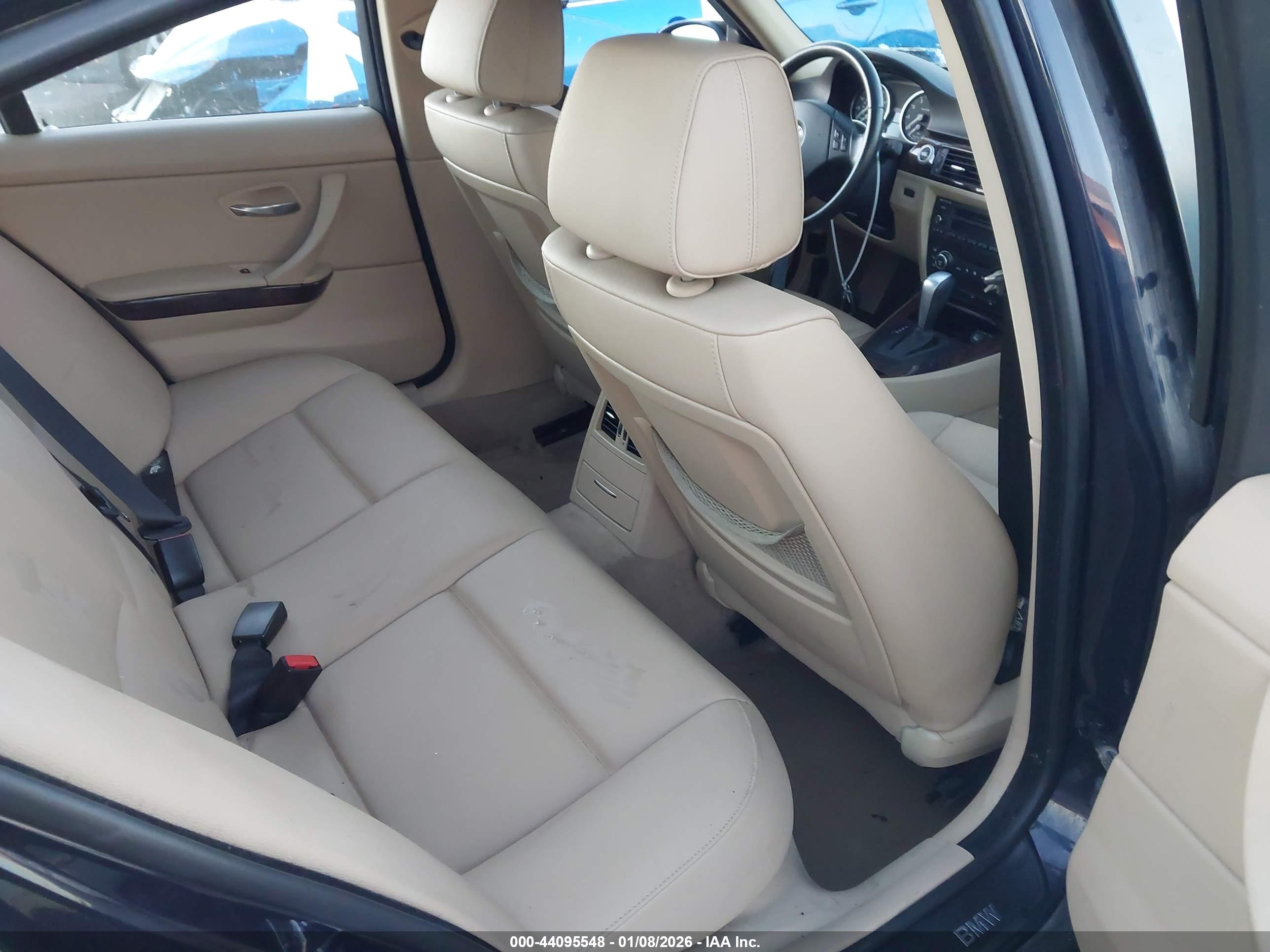 BMW 328XI image 8