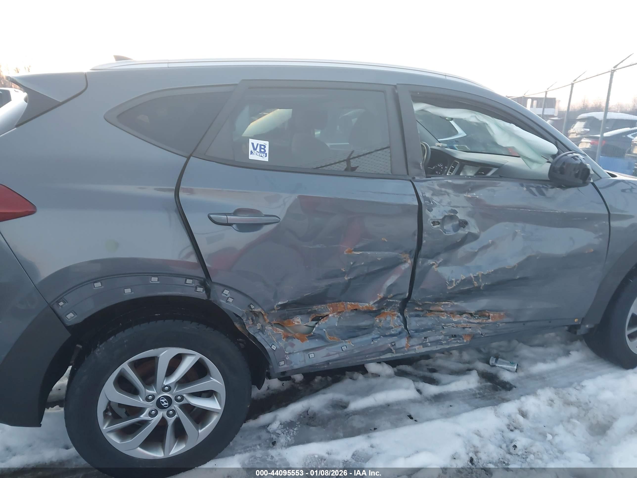 HYUNDAI TUCSON image 6