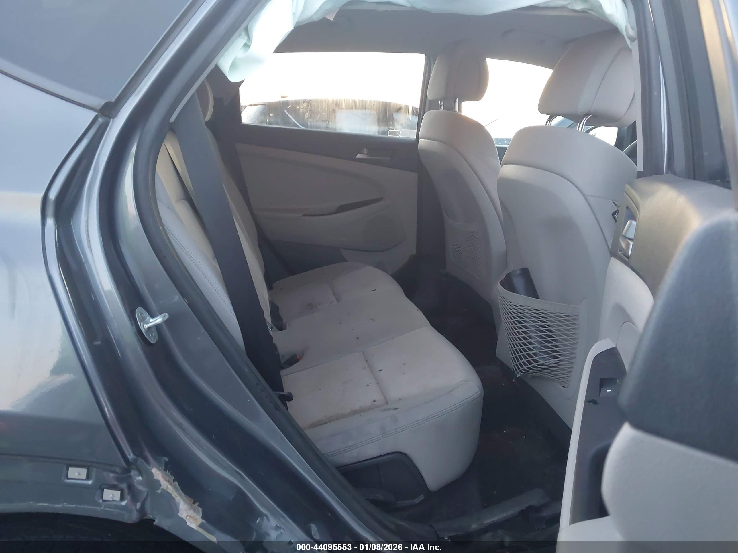 HYUNDAI TUCSON image 8