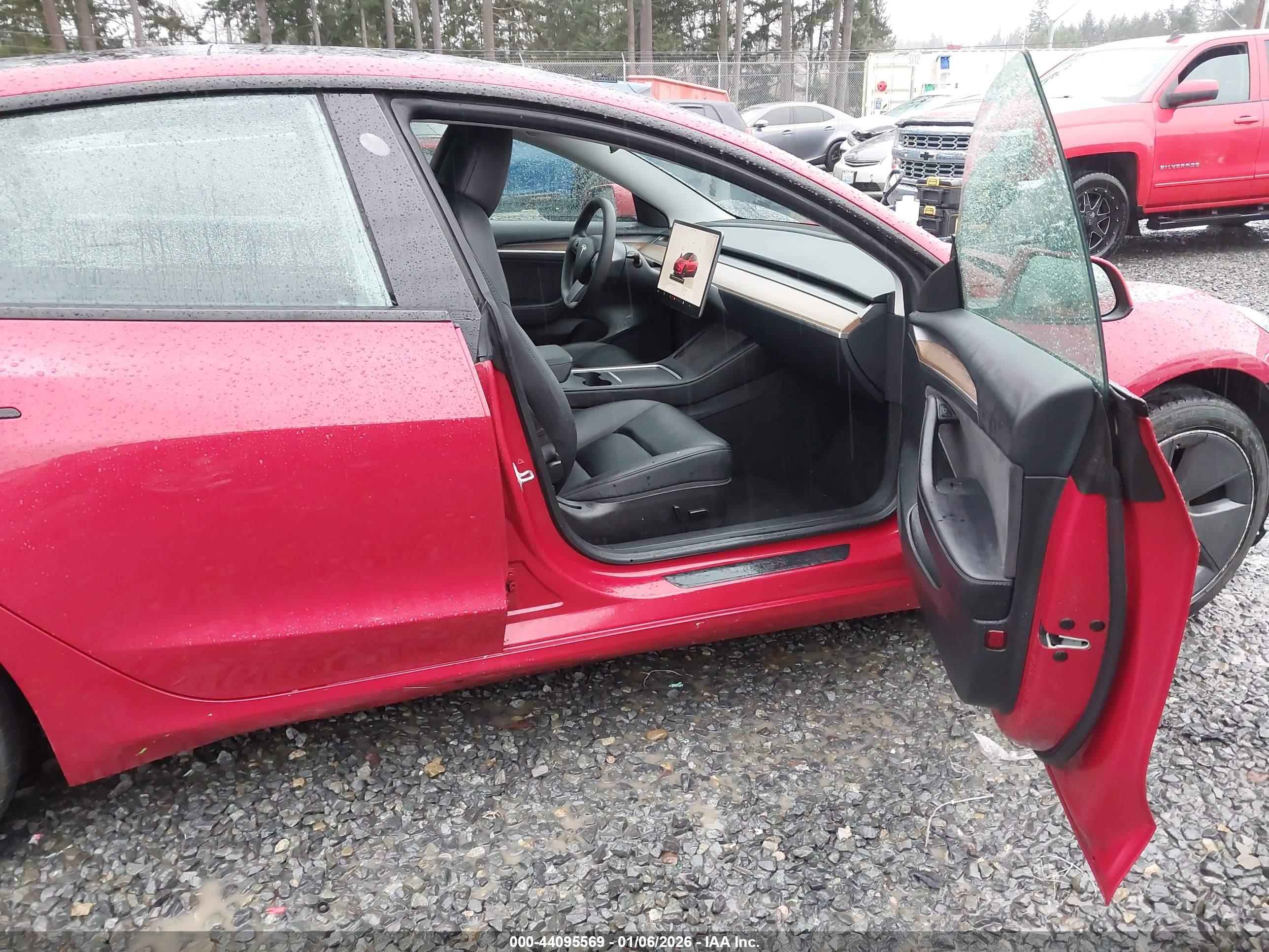 TESLA MODEL image 5