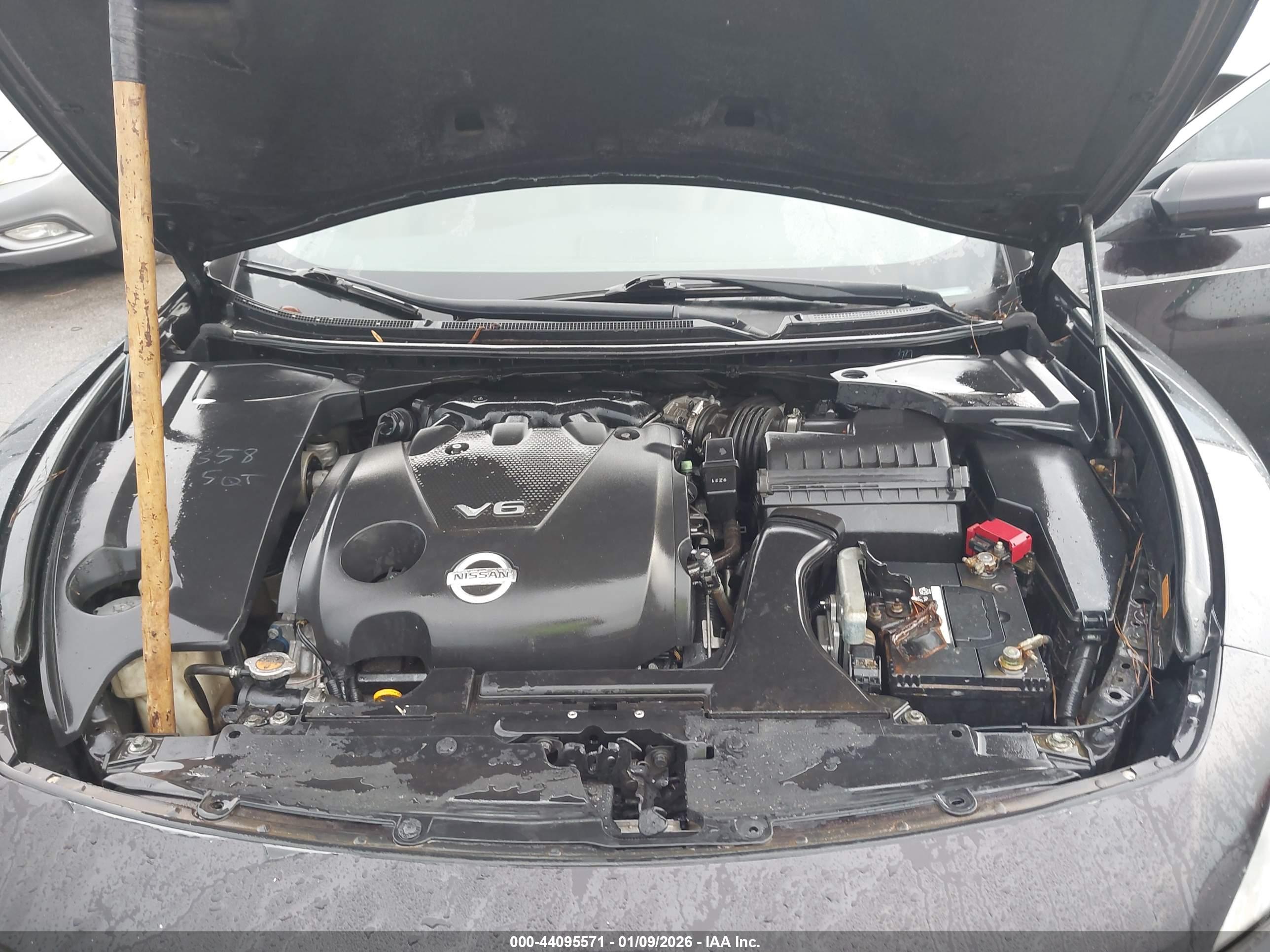 NISSAN MAXIMA image 10