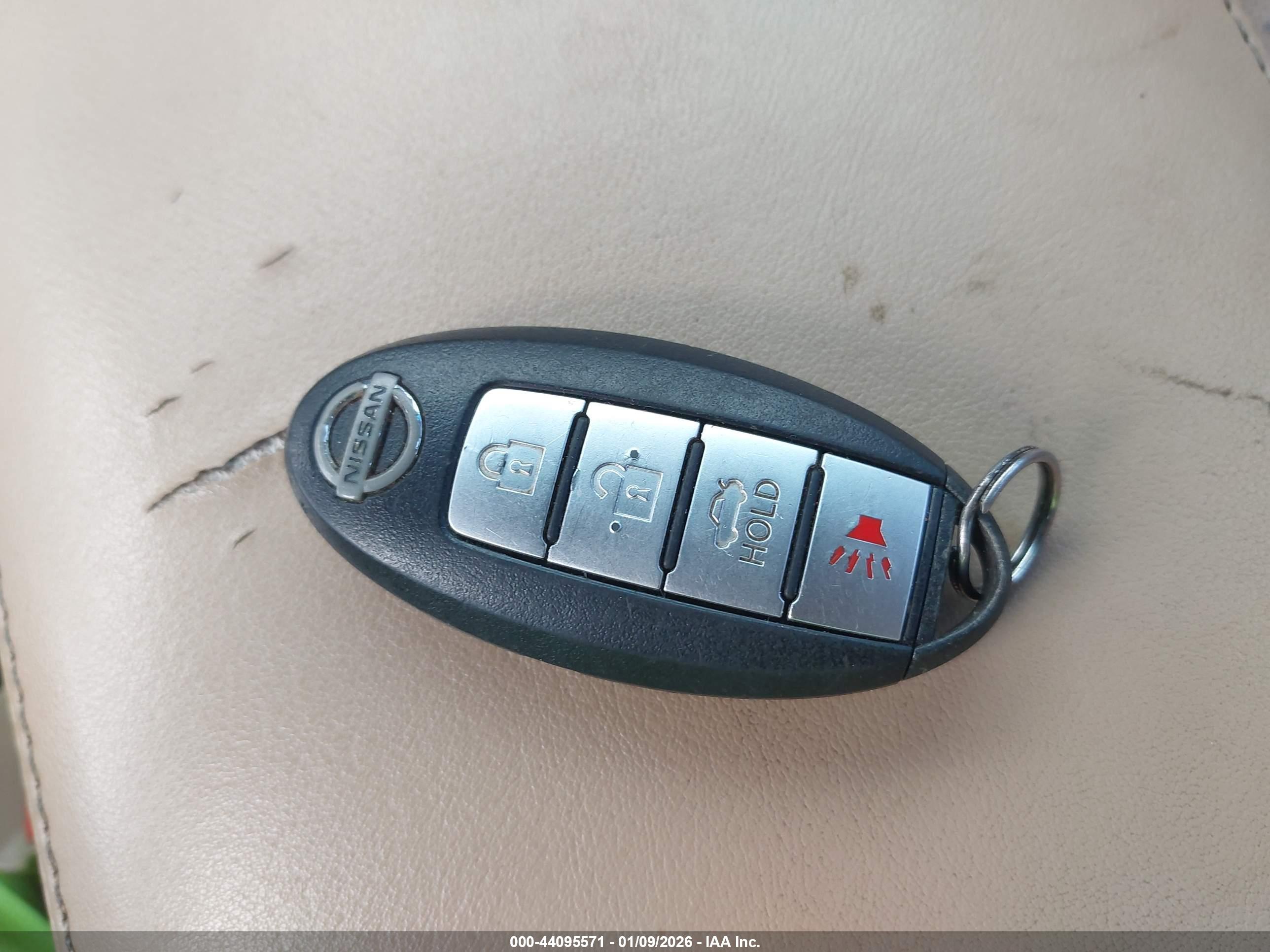 NISSAN MAXIMA image 11