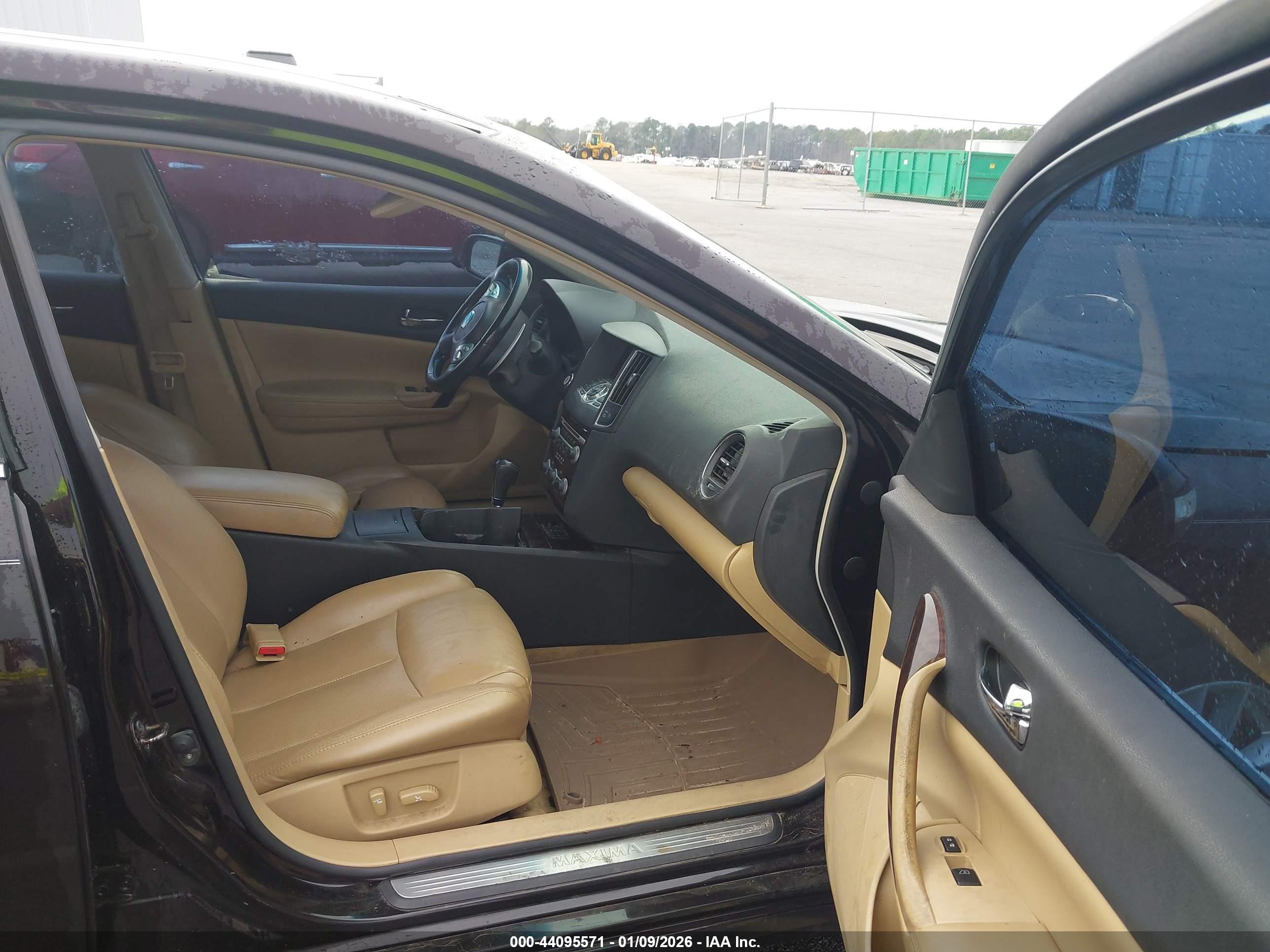 NISSAN MAXIMA image 5