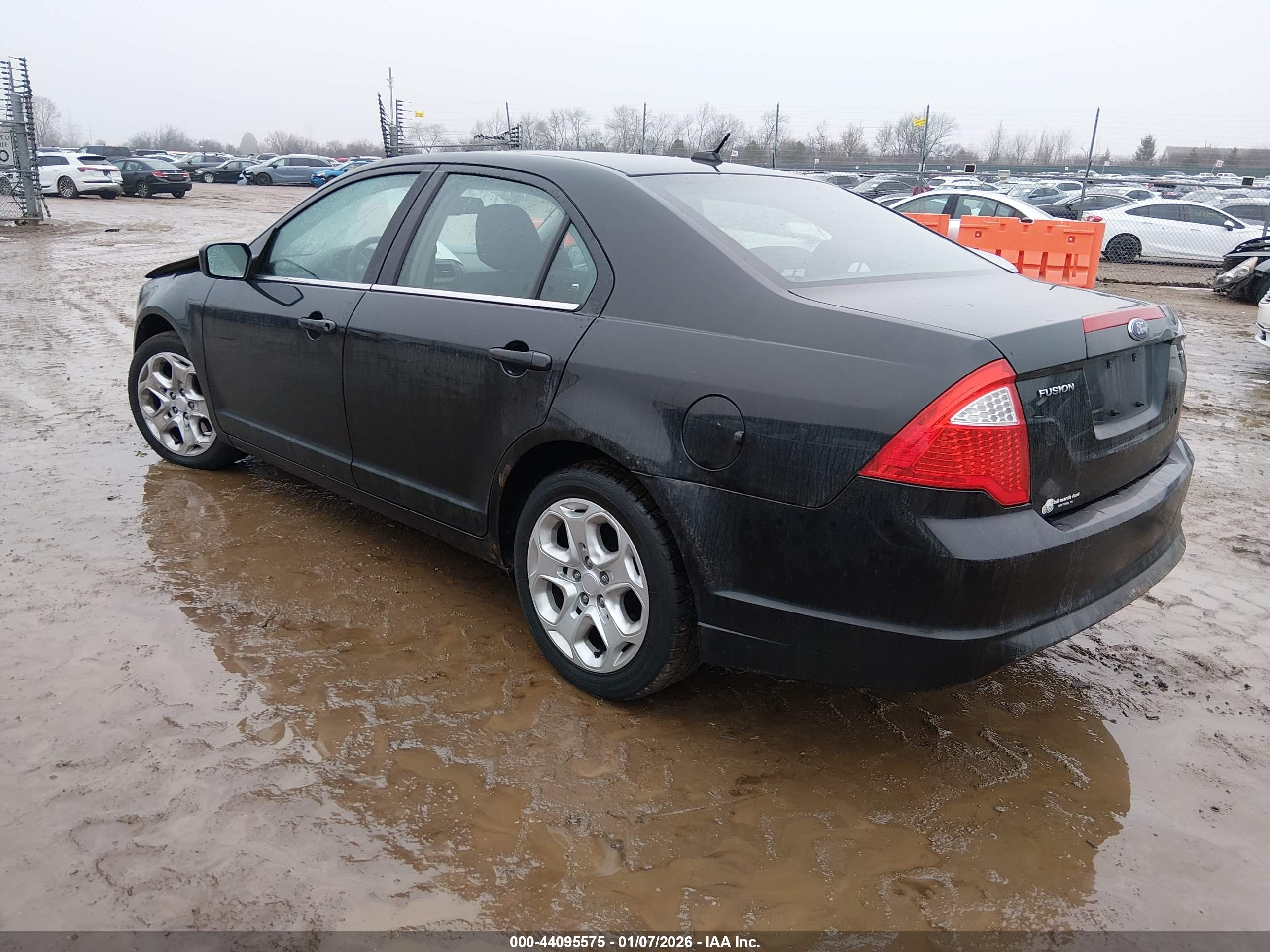 FORD FUSION image 3