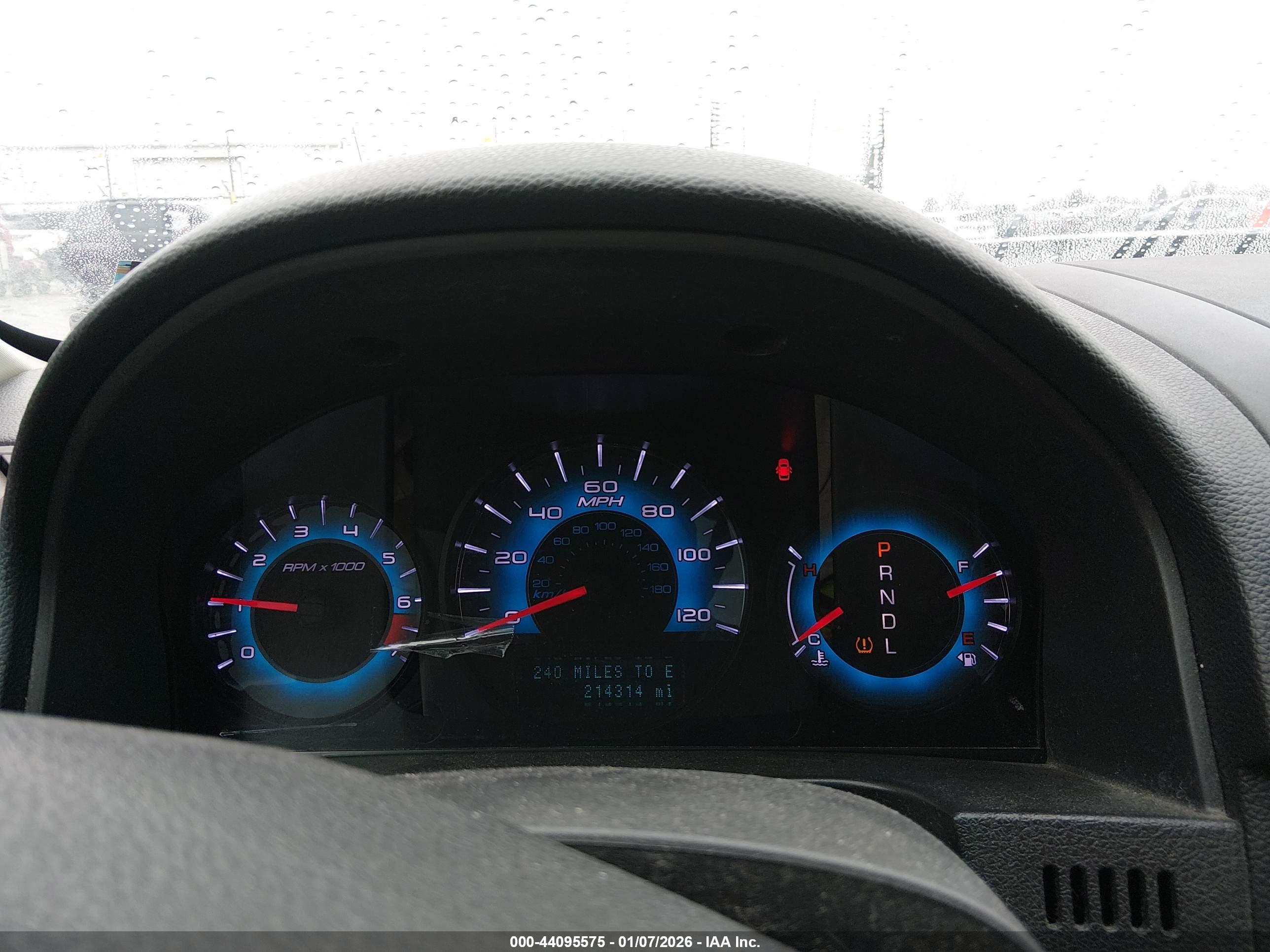 FORD FUSION image 7