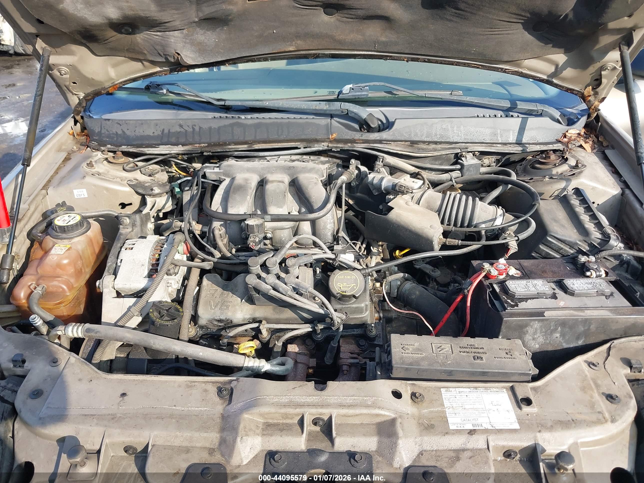 FORD TAURUS image 10