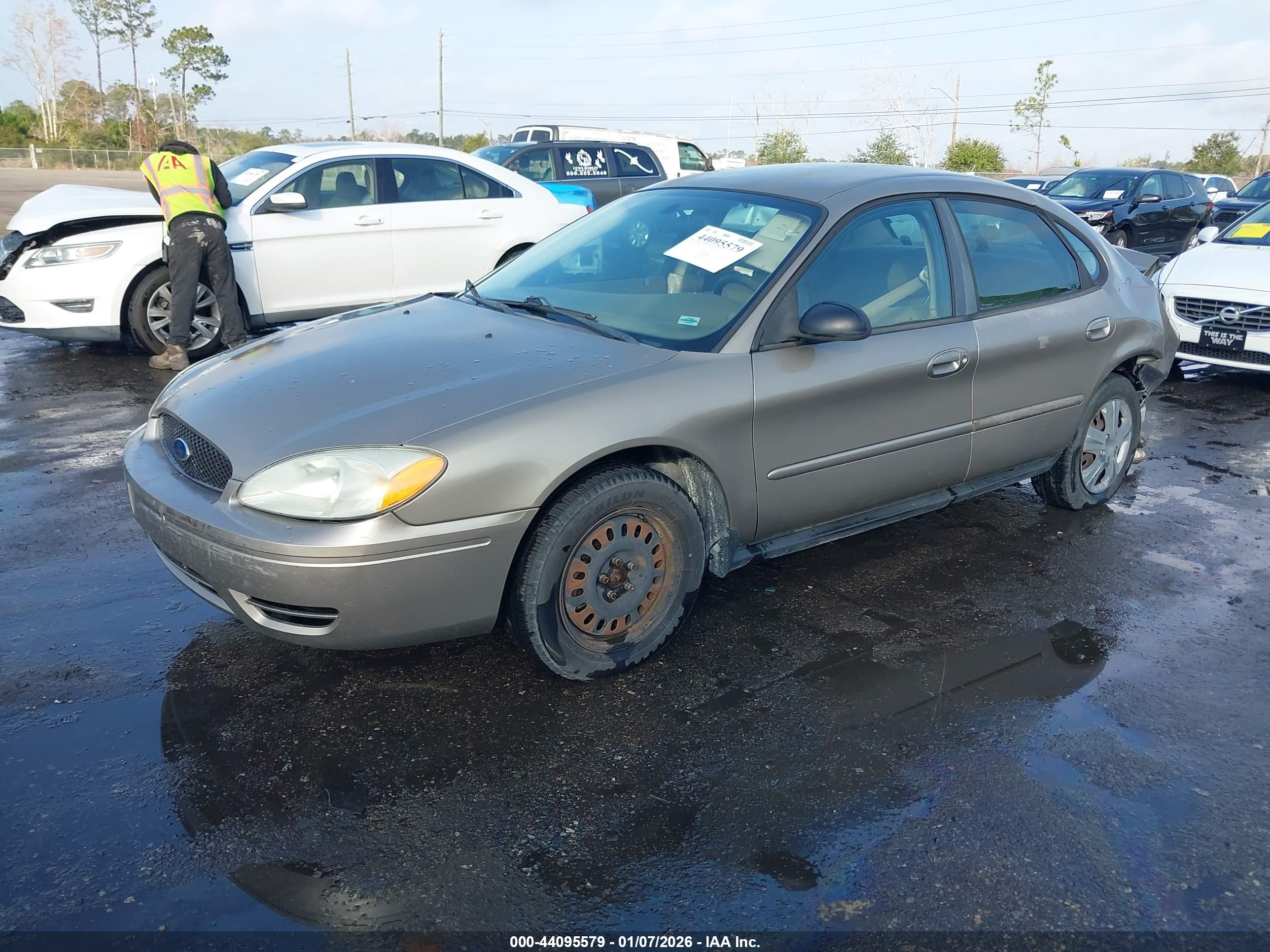 FORD TAURUS image 2