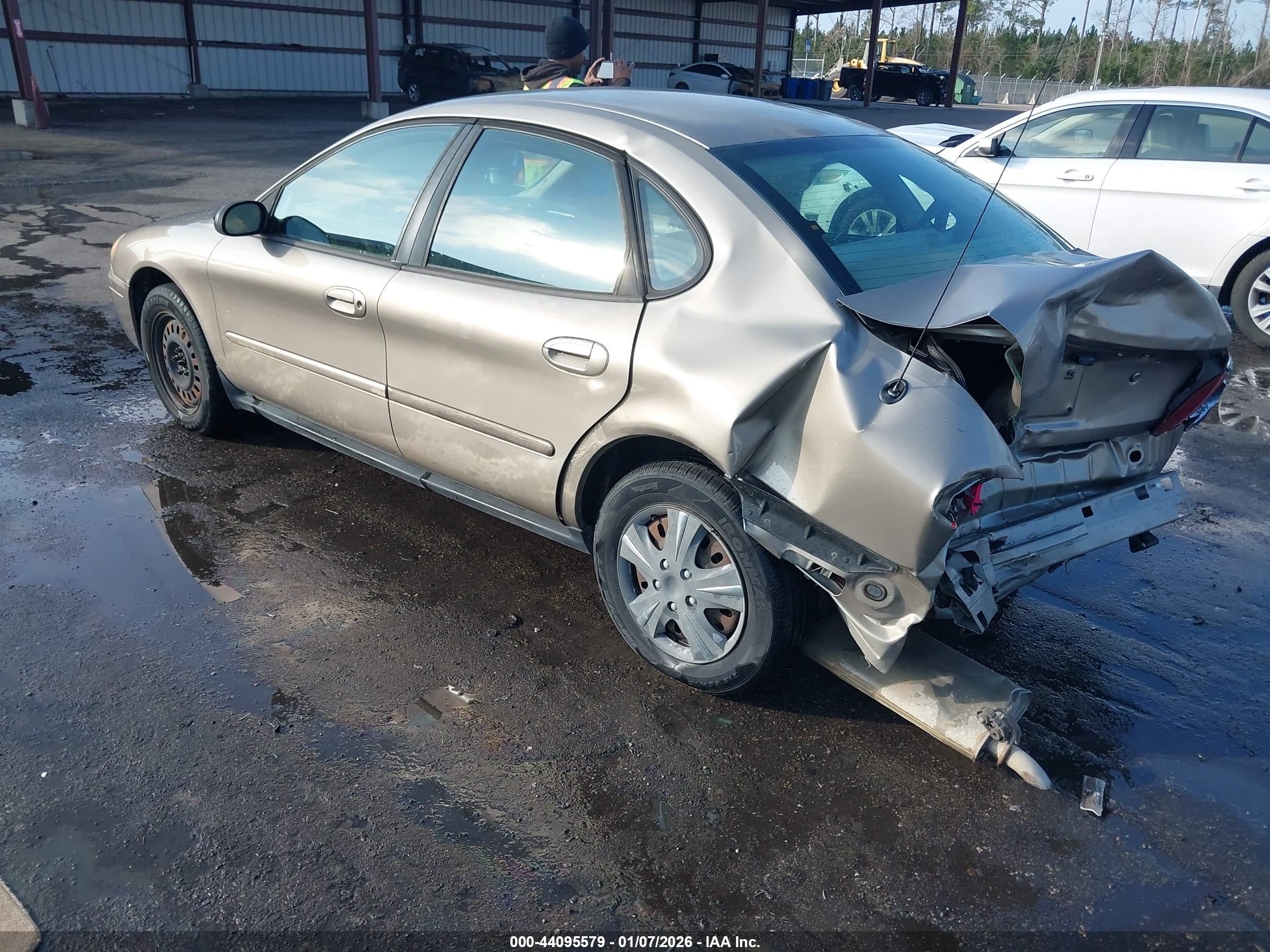 FORD TAURUS image 3