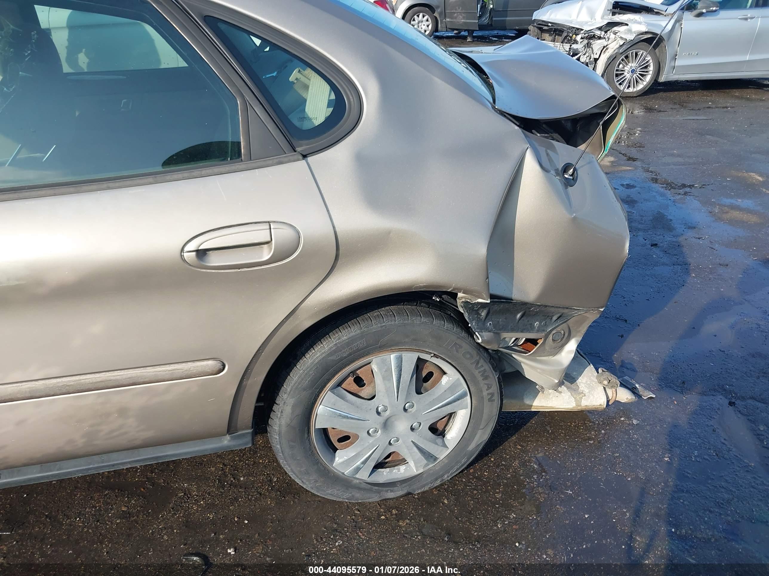 FORD TAURUS image 6