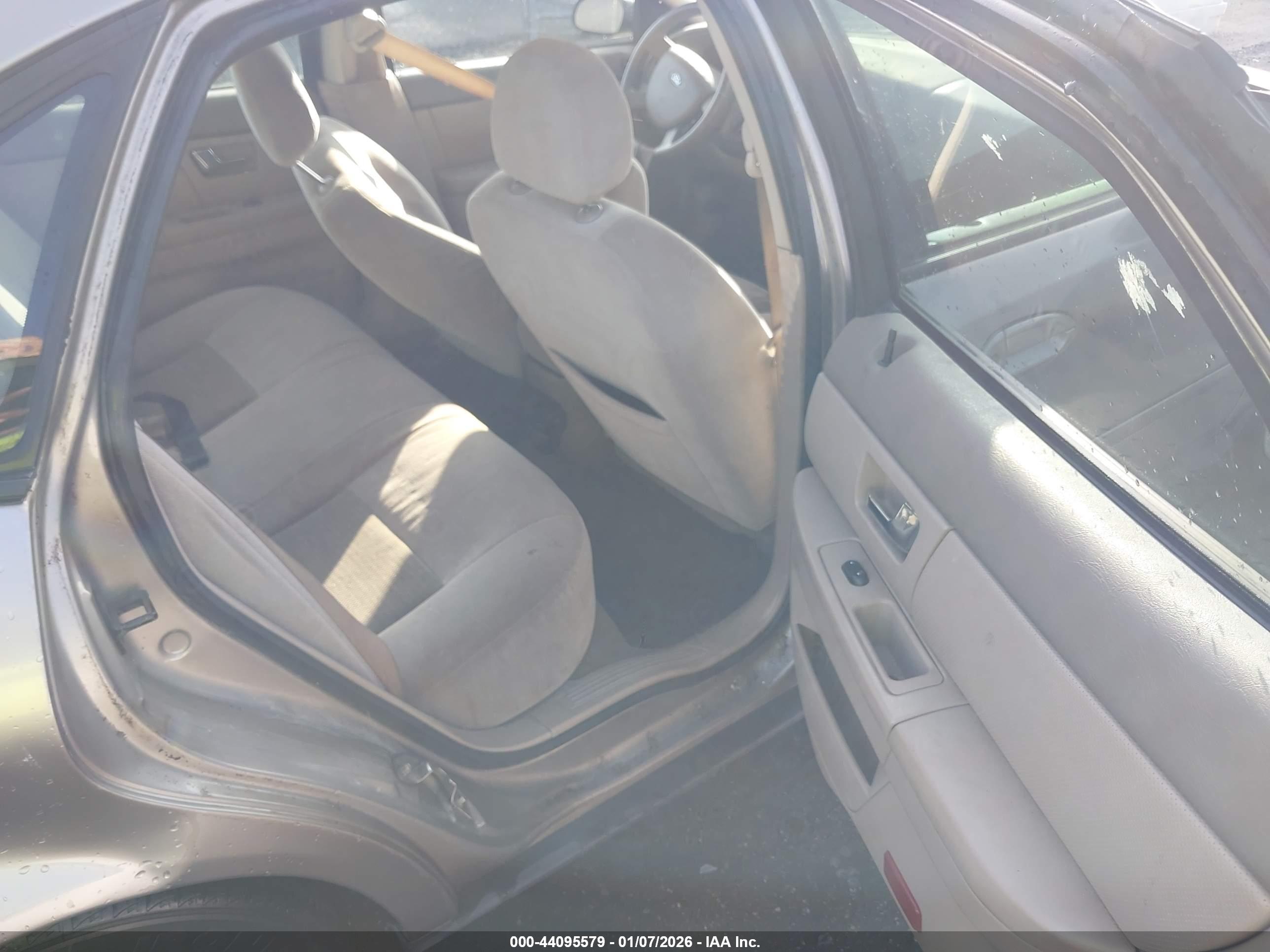 FORD TAURUS image 8