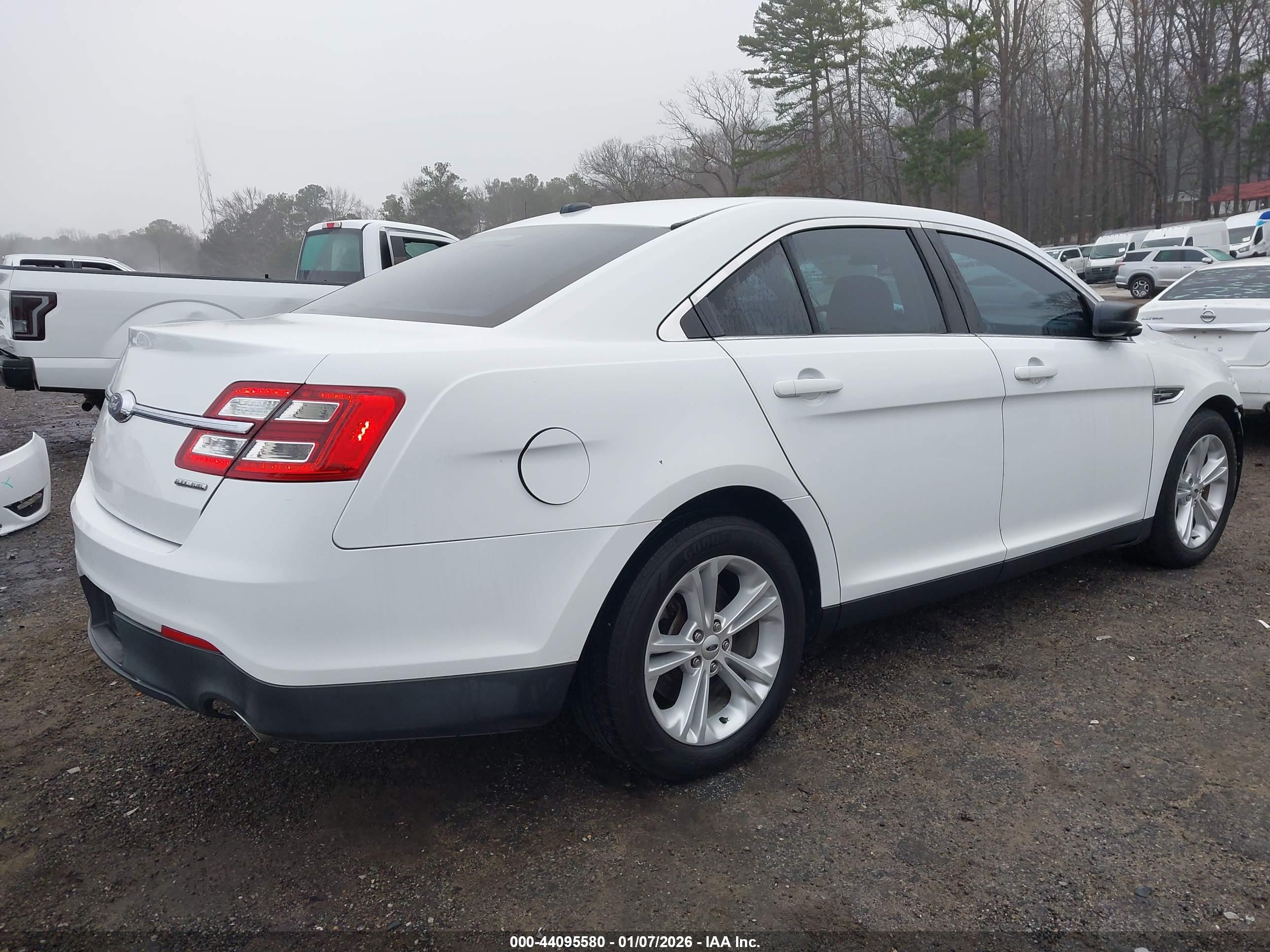 FORD TAURUS image 4