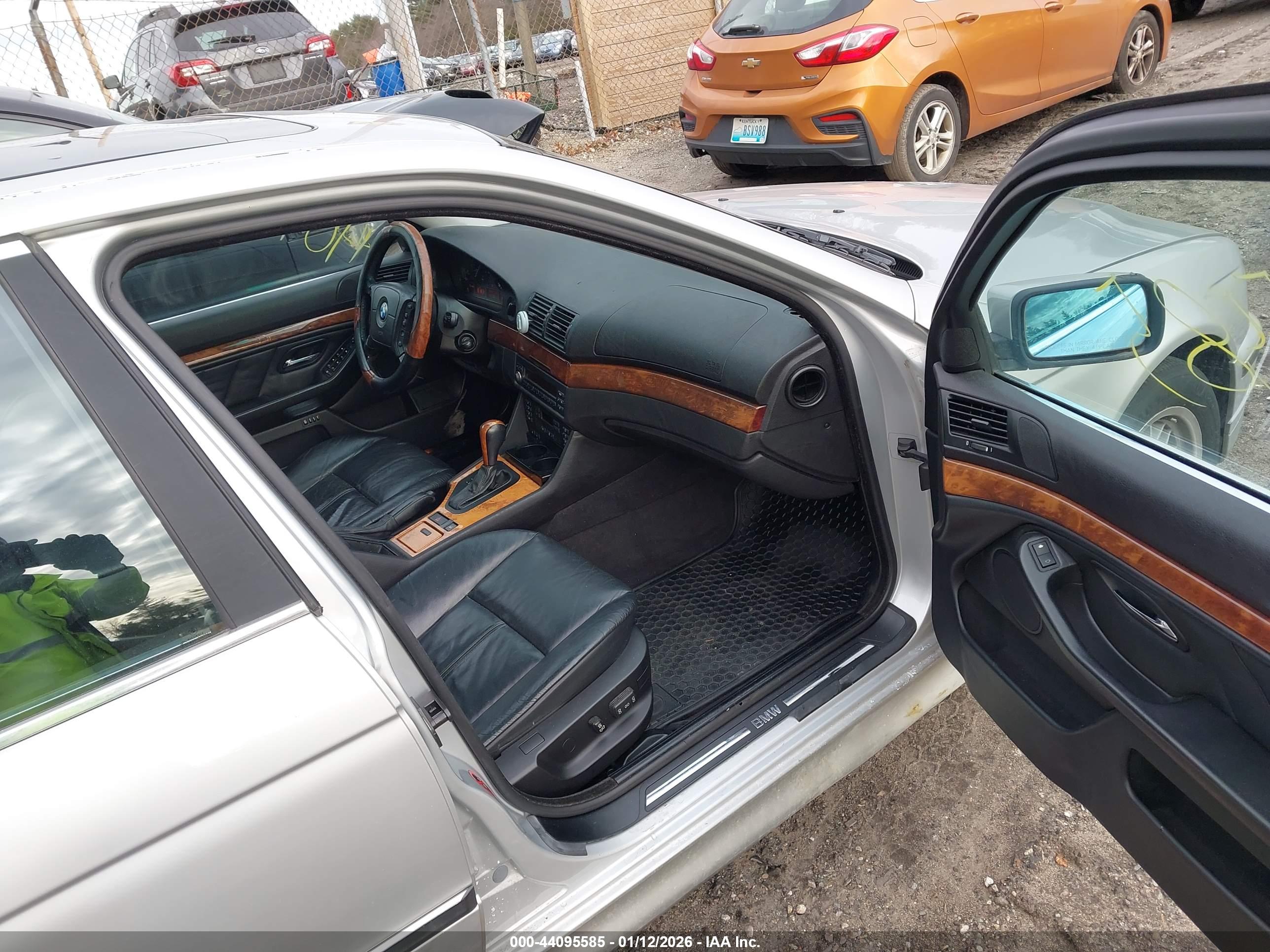 BMW 528IA image 5