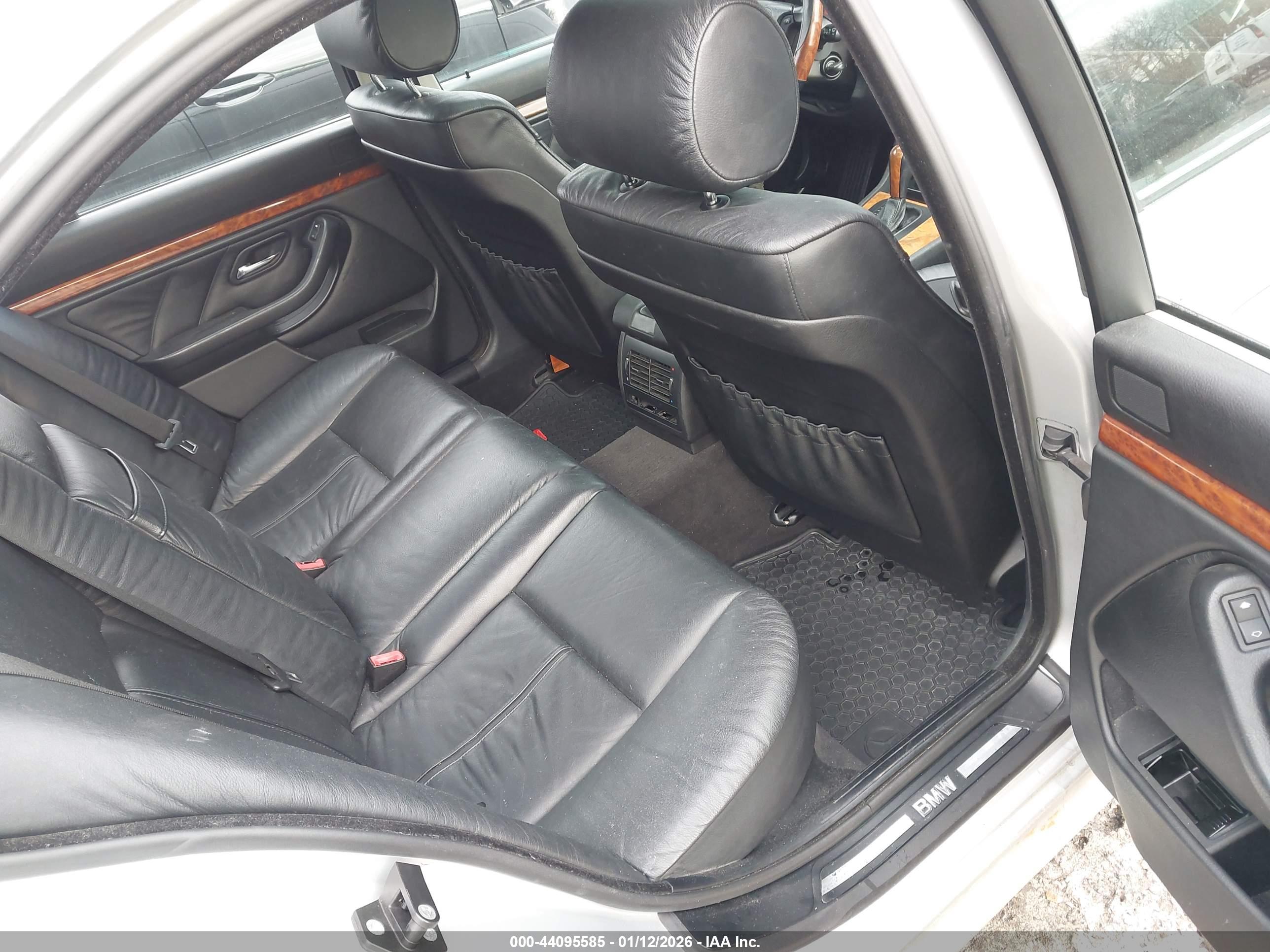 BMW 528IA image 8