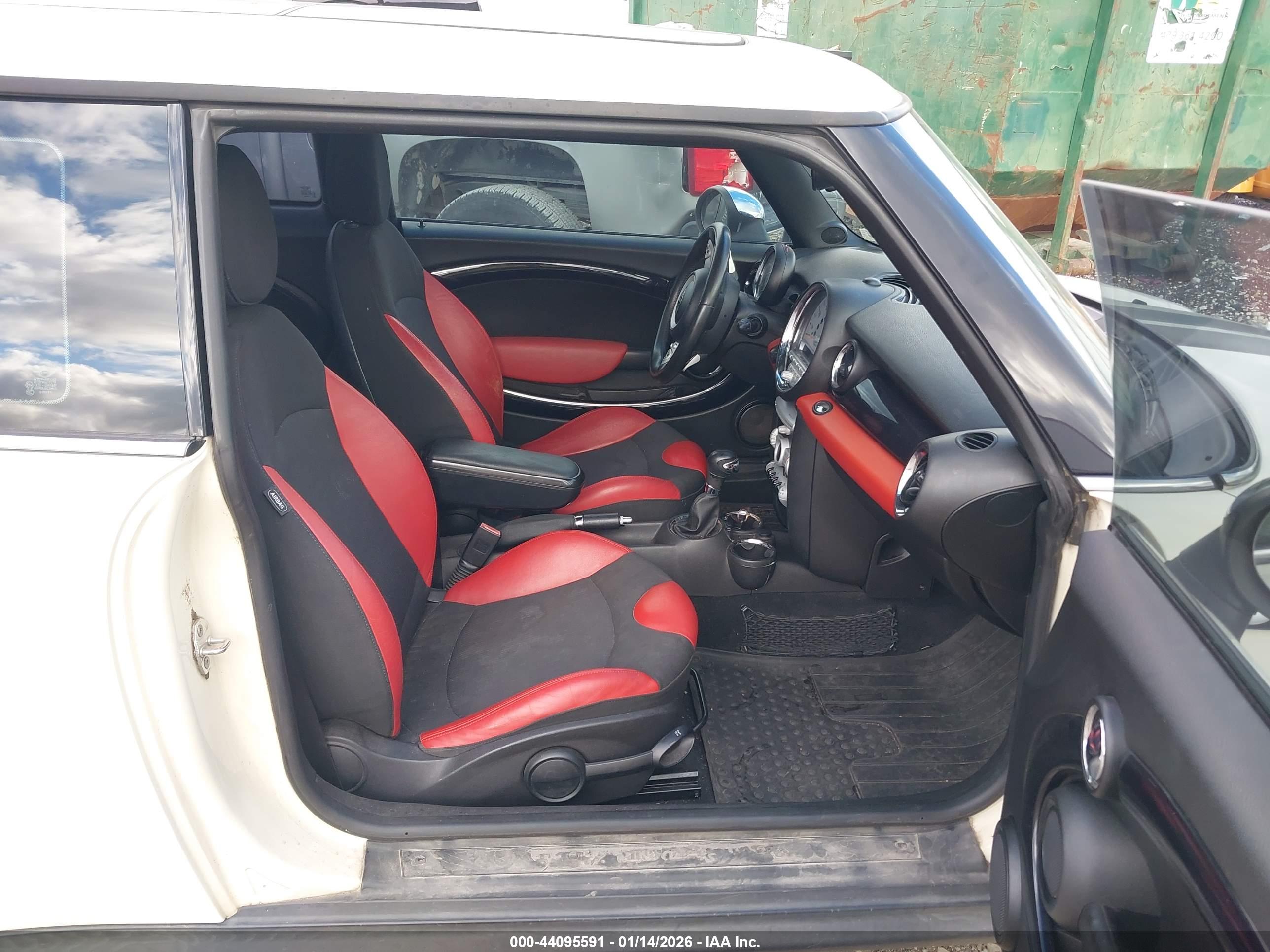 MINI COOPER image 5