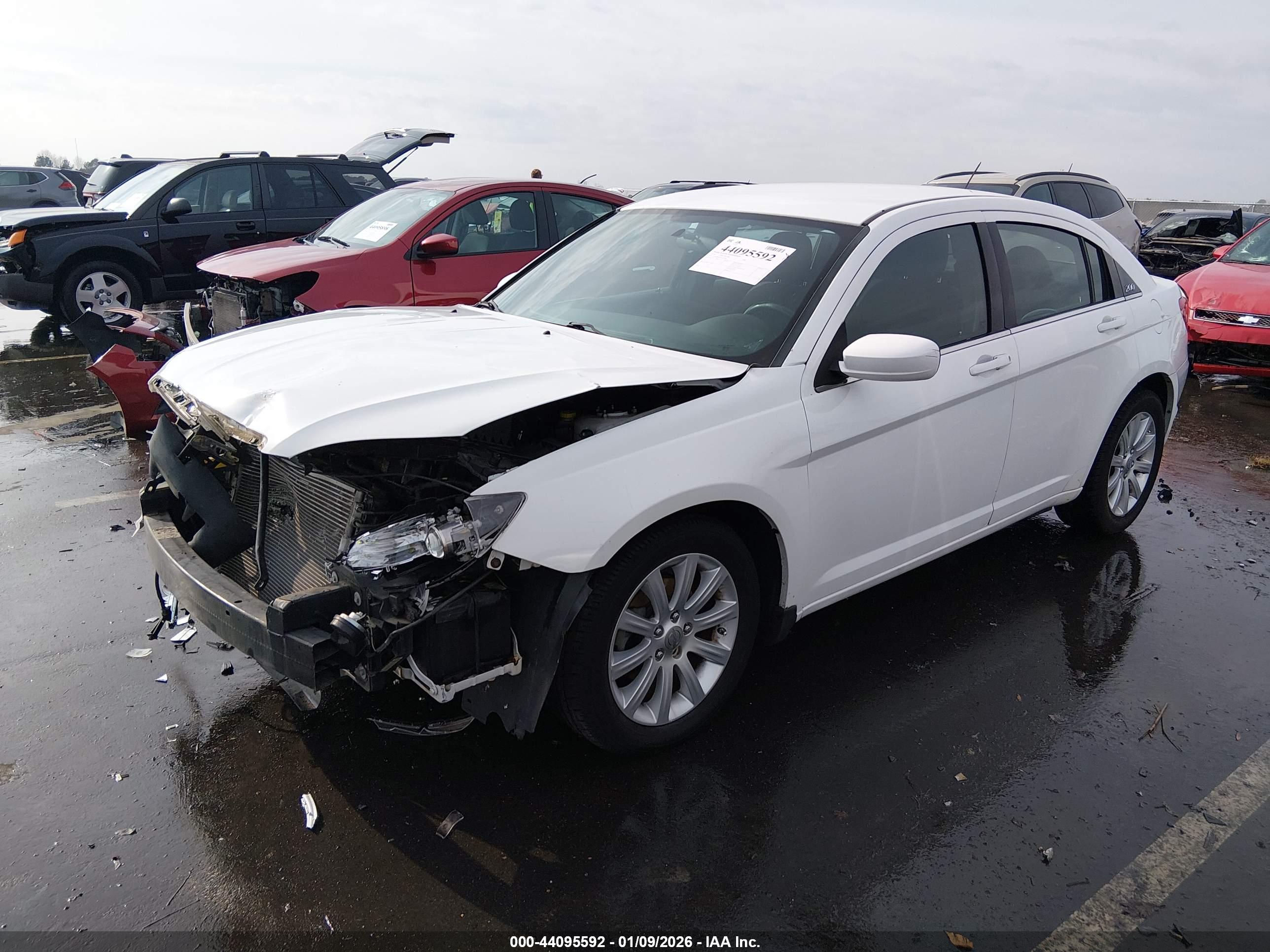 CHRYSLER 200 image 2