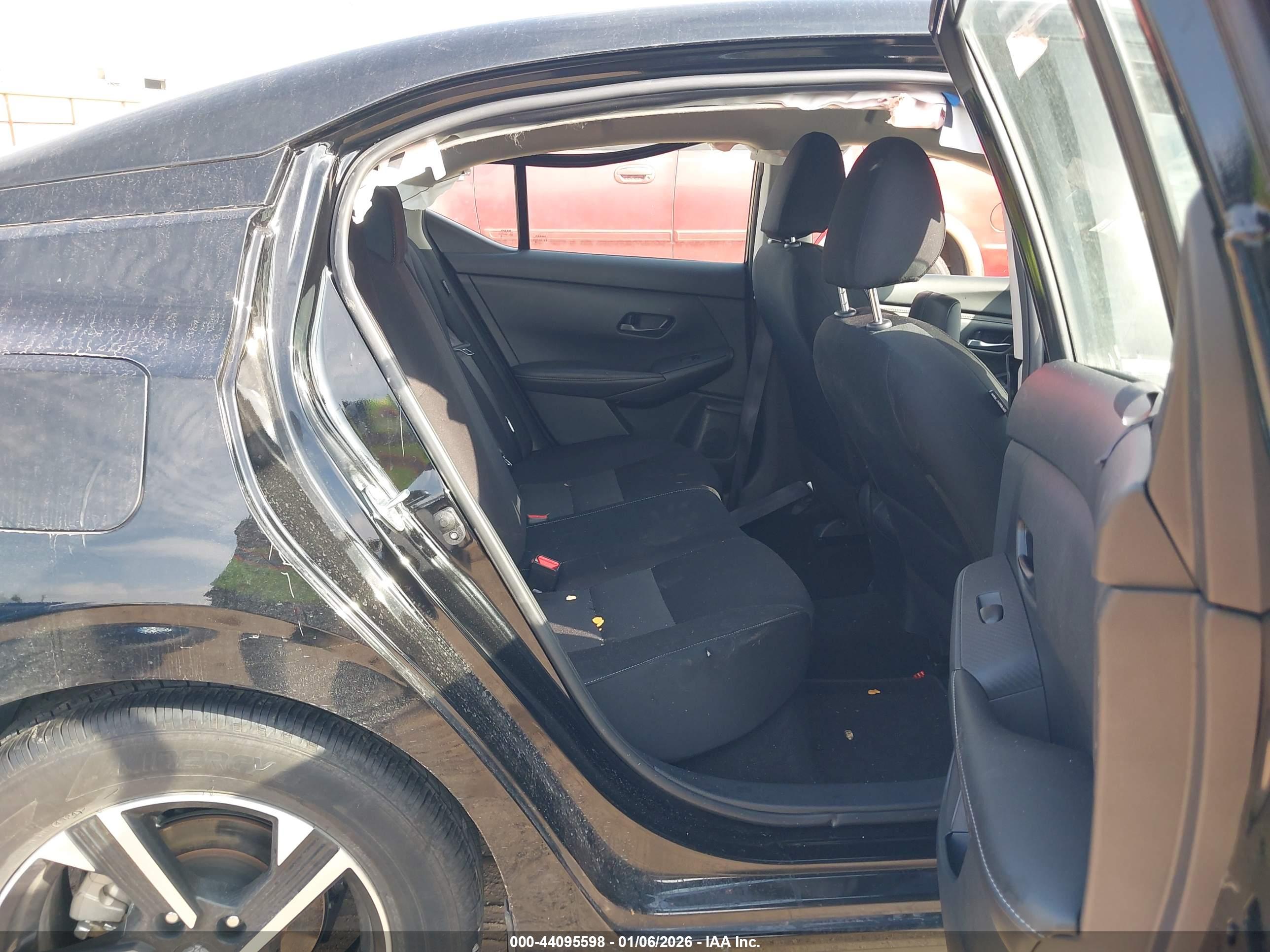 NISSAN SENTRA image 8