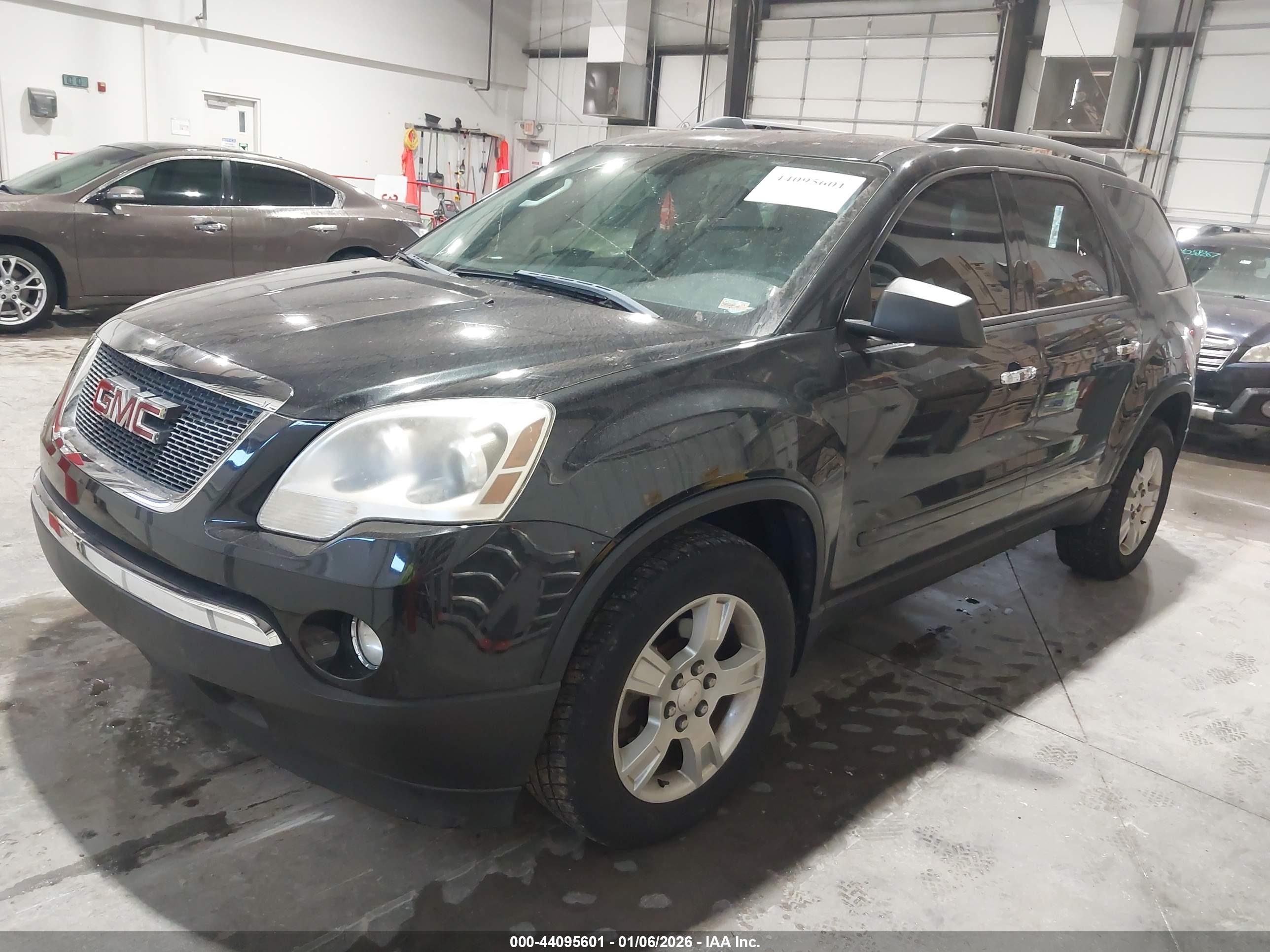 GMC ACADIA image 2