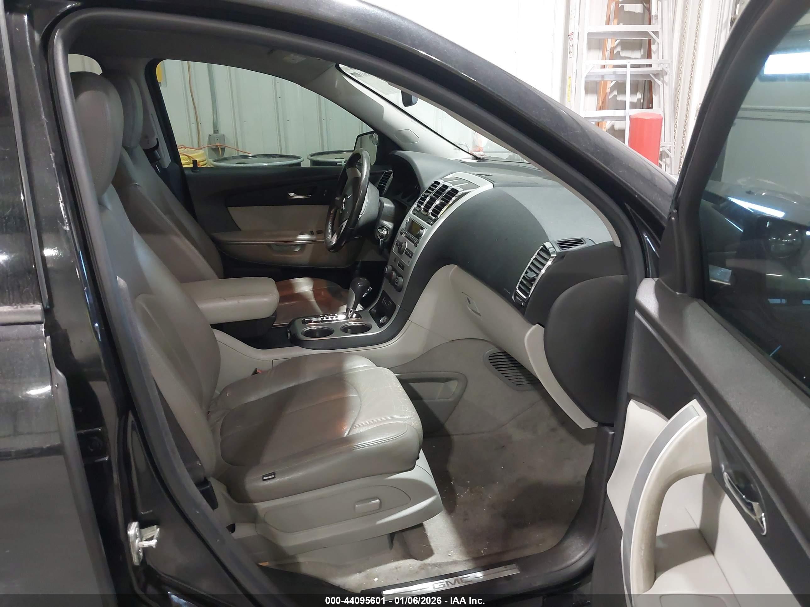 GMC ACADIA image 5