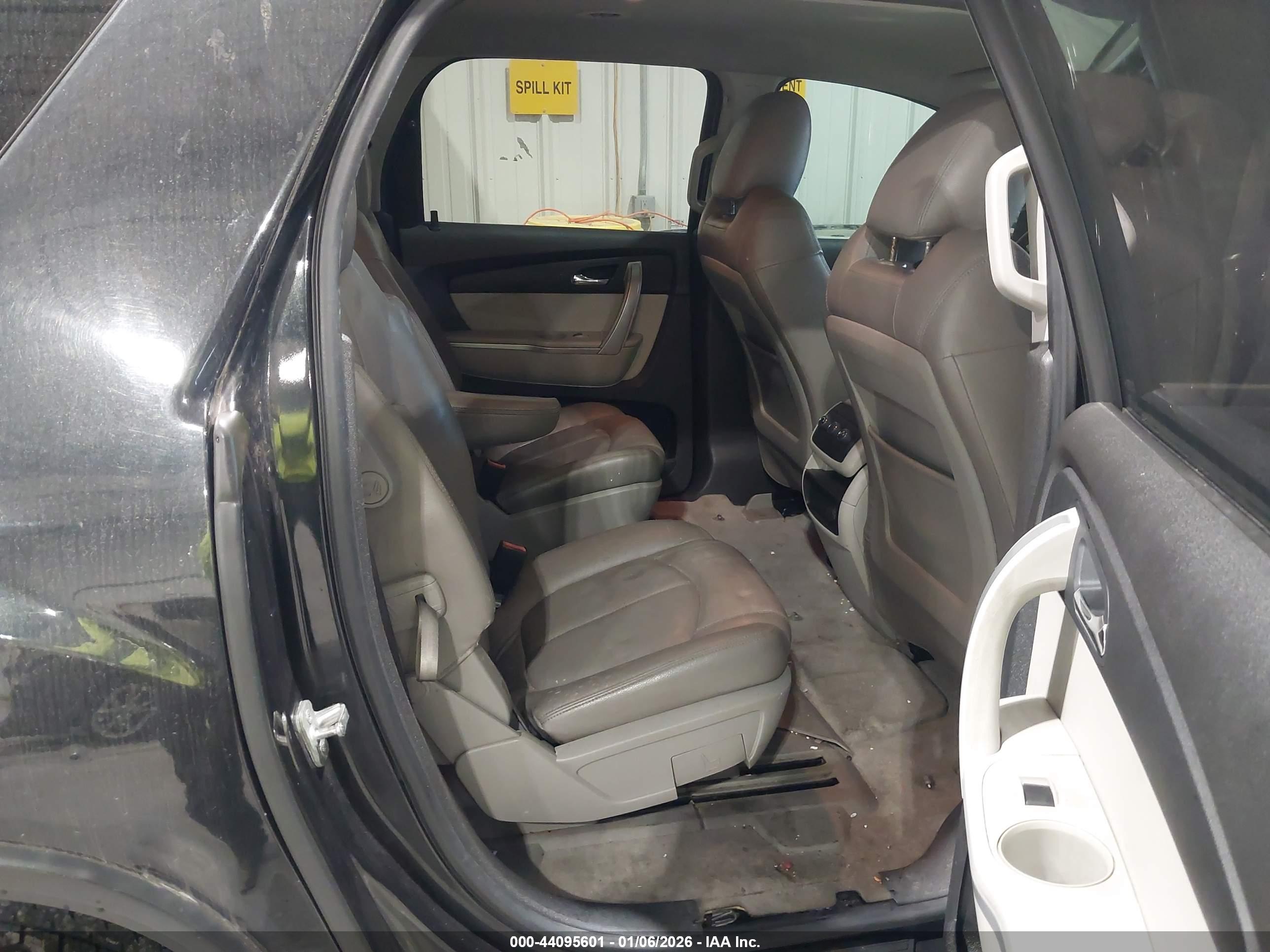 GMC ACADIA image 8